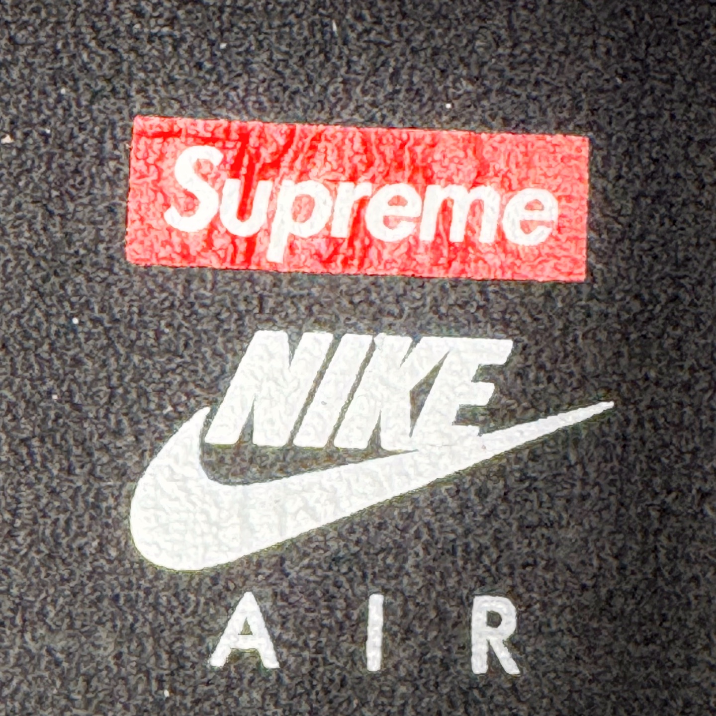 图片[12]-＃GX Supreme x NK Air Force 1 Low \’07 空军一号低帮经典板鞋 联名黑白 CU9225-002 经典老鞋 完美复刻 不规则波浪大底咬花 全鞋电脑针车 工整有序 视觉效果满分 原厂拉帮手法 标准四线 密度针距针孔大小控制到位 原装反口里网布海绵 正确卡色网眼大小 新版鞋撑改用纸团代替 原厂港宝加持完美还原灵魂版型 原盒原配从里到外百分百还原 原厂全头层原厂皮料 原标原盒 内置Sole气垫 中底白色背胶 中底划线 已经无限的接近公司 原厂楦头 原厂刺绣 后跟弧度修正 独家私模最大开发到48.5 尺码：35.5 36 37.5 38 38.5 39 40 40.5 41 42 42.5 43 44 44.5 45 46 47.5 48.5-选品中心