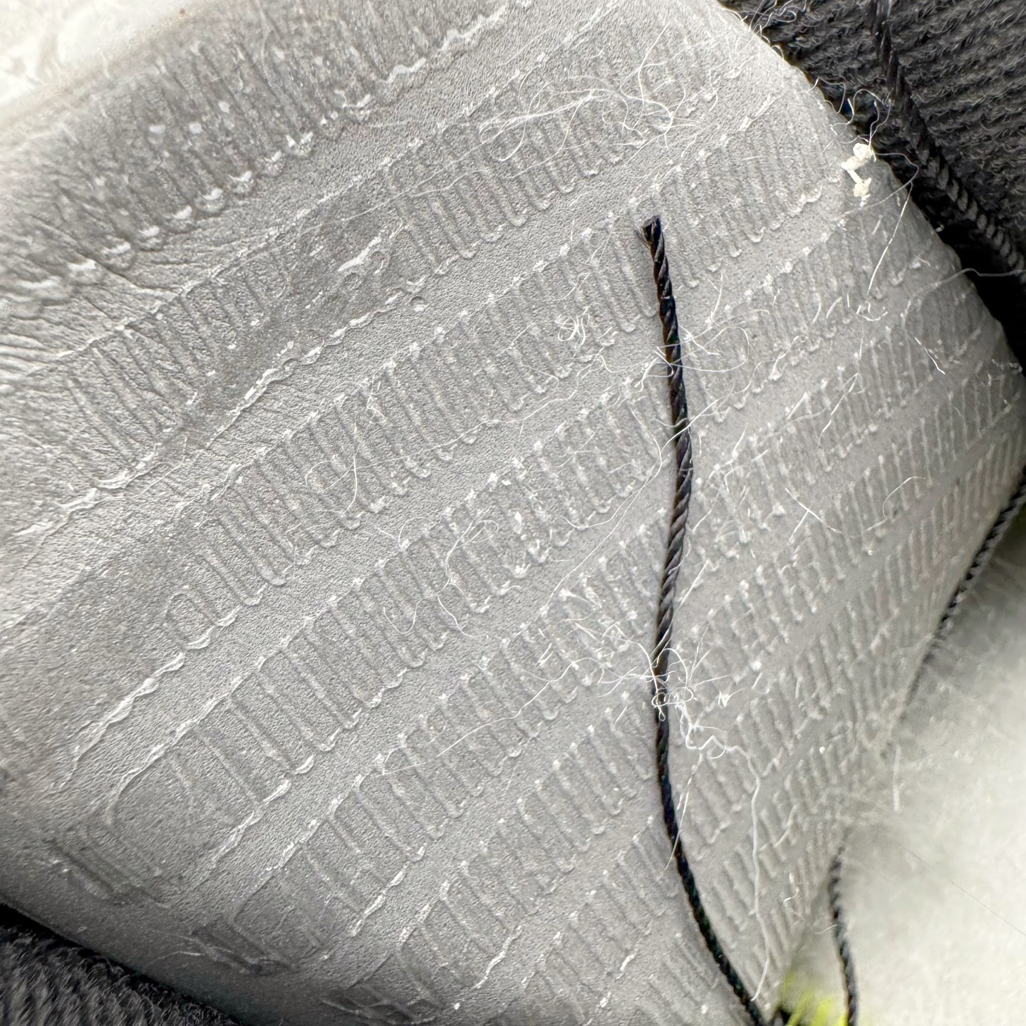 图片[11]-＃GX Supreme x NK Air Force 1 Low \’07 空军一号低帮经典板鞋 联名黑白 CU9225-002 经典老鞋 完美复刻 不规则波浪大底咬花 全鞋电脑针车 工整有序 视觉效果满分 原厂拉帮手法 标准四线 密度针距针孔大小控制到位 原装反口里网布海绵 正确卡色网眼大小 新版鞋撑改用纸团代替 原厂港宝加持完美还原灵魂版型 原盒原配从里到外百分百还原 原厂全头层原厂皮料 原标原盒 内置Sole气垫 中底白色背胶 中底划线 已经无限的接近公司 原厂楦头 原厂刺绣 后跟弧度修正 独家私模最大开发到48.5 尺码：35.5 36 37.5 38 38.5 39 40 40.5 41 42 42.5 43 44 44.5 45 46 47.5 48.5-选品中心