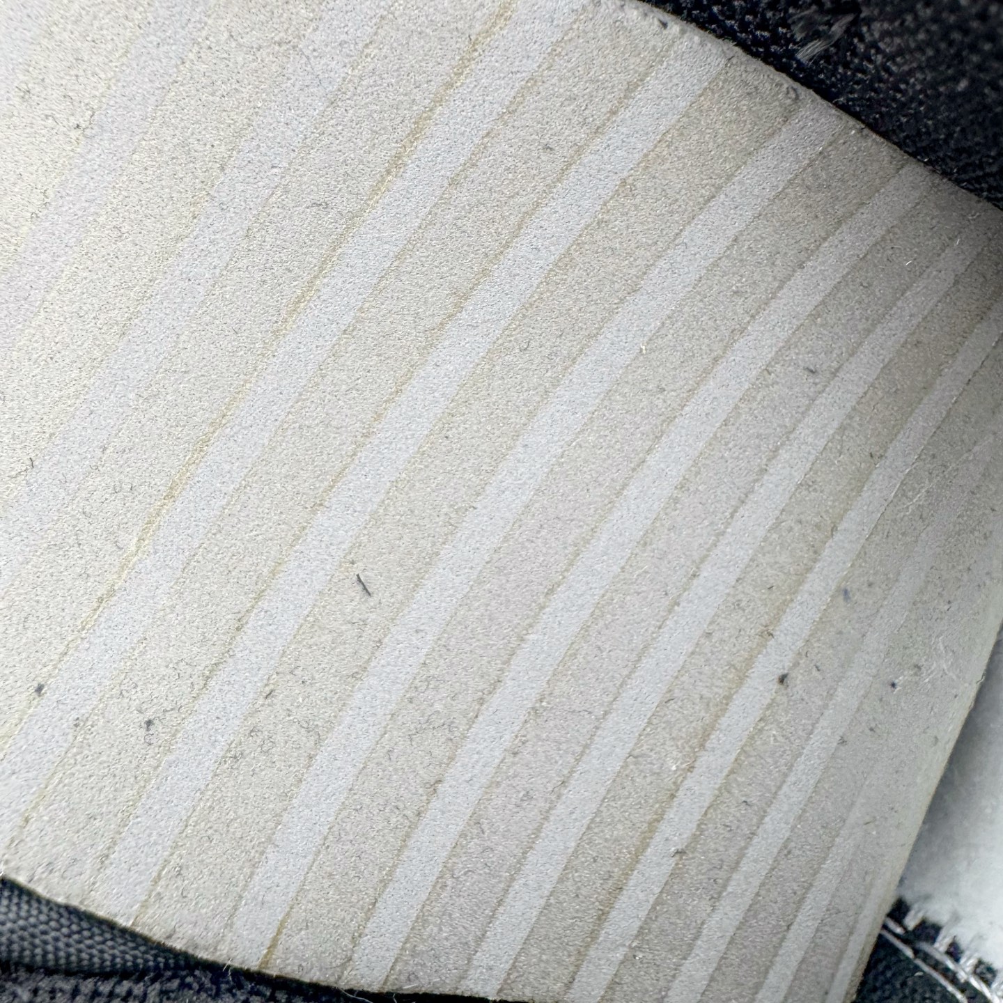 图片[11]-＃YC纯原 NK Dunk Low 黑灰 IB3079-001 实力大厂出品 新配色陆续开发 利润个位数只为口碑 全套原纸板楦头开发 确保原汁原味 完美呈现DUNK版型 一比一鞋头弧度高度鞋身弧度 此版本只针对中端市场 皮料材质有所更替 其他数据细节工艺流程均保持一致 绝不口嗨 细节品控鞋型随意对比 独家私模官方第六代原厂航空铝磨具打磨大底 鞋头坡度极致还原 无解鞋型 原盒原配 圈内天花板工艺 原厂玻璃冲刀 超高清洁度 全鞋零毛边皮料切割 原厂中底布点胶 中底布拉帮走线遵循公司 尺码：36 36.5 37.5 38 38.5 39 40 40.5 41 42 42.5 43 44 44.5 45 46-选品中心