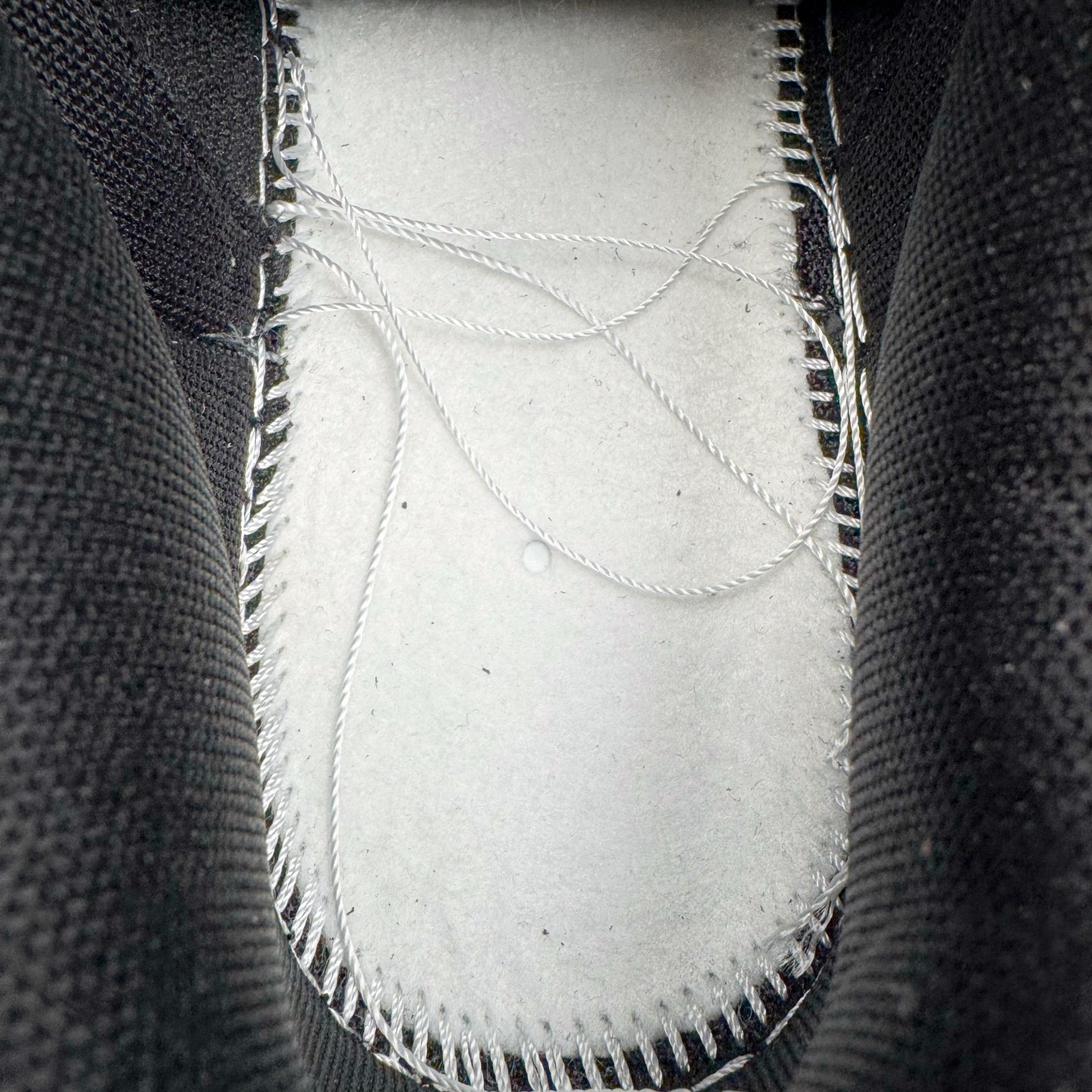 图片[10]-＃YC纯原 NK Dunk Low 黑灰 IB3079-001 实力大厂出品 新配色陆续开发 利润个位数只为口碑 全套原纸板楦头开发 确保原汁原味 完美呈现DUNK版型 一比一鞋头弧度高度鞋身弧度 此版本只针对中端市场 皮料材质有所更替 其他数据细节工艺流程均保持一致 绝不口嗨 细节品控鞋型随意对比 独家私模官方第六代原厂航空铝磨具打磨大底 鞋头坡度极致还原 无解鞋型 原盒原配 圈内天花板工艺 原厂玻璃冲刀 超高清洁度 全鞋零毛边皮料切割 原厂中底布点胶 中底布拉帮走线遵循公司 尺码：36 36.5 37.5 38 38.5 39 40 40.5 41 42 42.5 43 44 44.5 45 46-选品中心