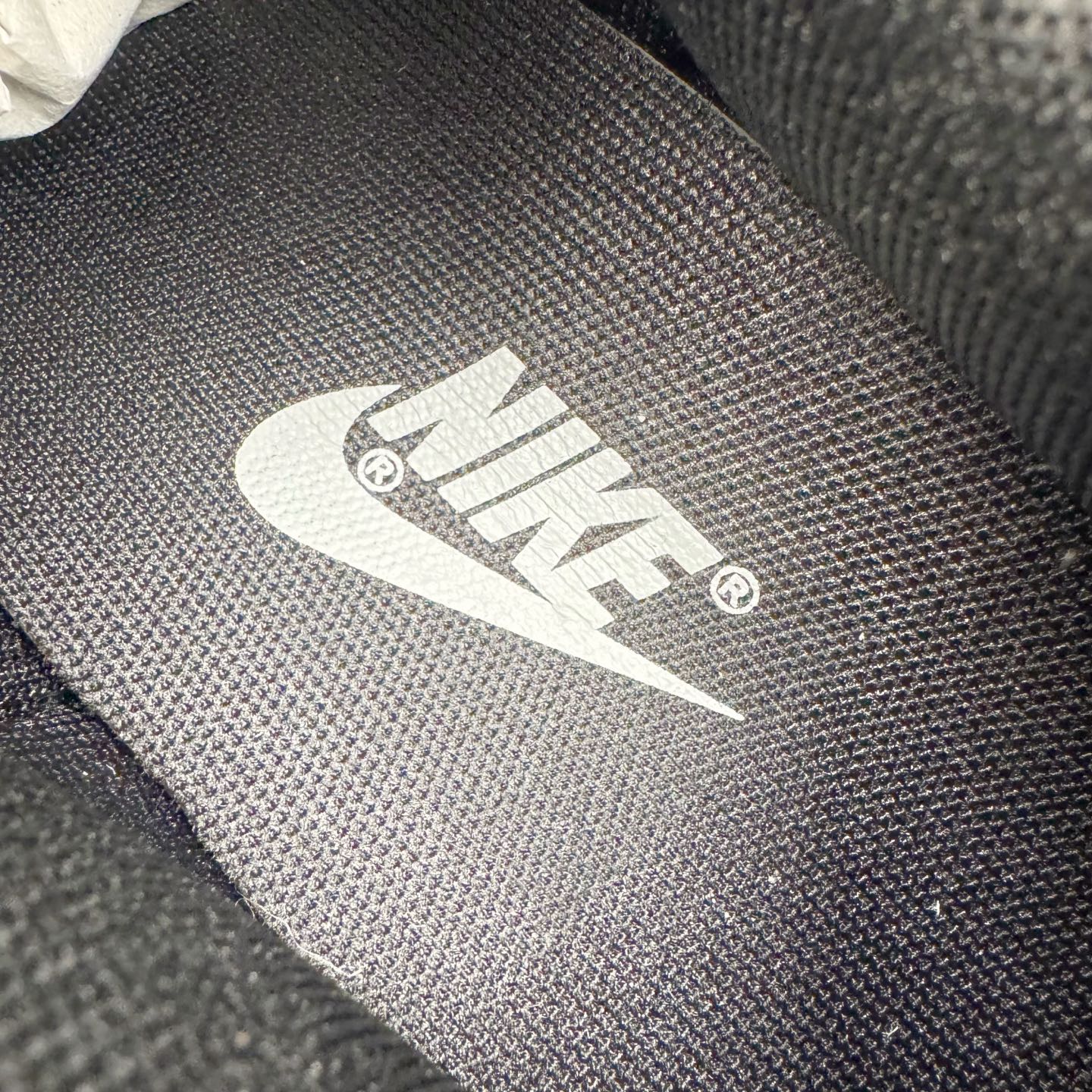 图片[12]-＃YC纯原 NK Dunk Low 黑灰 IB3079-001 实力大厂出品 新配色陆续开发 利润个位数只为口碑 全套原纸板楦头开发 确保原汁原味 完美呈现DUNK版型 一比一鞋头弧度高度鞋身弧度 此版本只针对中端市场 皮料材质有所更替 其他数据细节工艺流程均保持一致 绝不口嗨 细节品控鞋型随意对比 独家私模官方第六代原厂航空铝磨具打磨大底 鞋头坡度极致还原 无解鞋型 原盒原配 圈内天花板工艺 原厂玻璃冲刀 超高清洁度 全鞋零毛边皮料切割 原厂中底布点胶 中底布拉帮走线遵循公司 尺码：36 36.5 37.5 38 38.5 39 40 40.5 41 42 42.5 43 44 44.5 45 46-选品中心