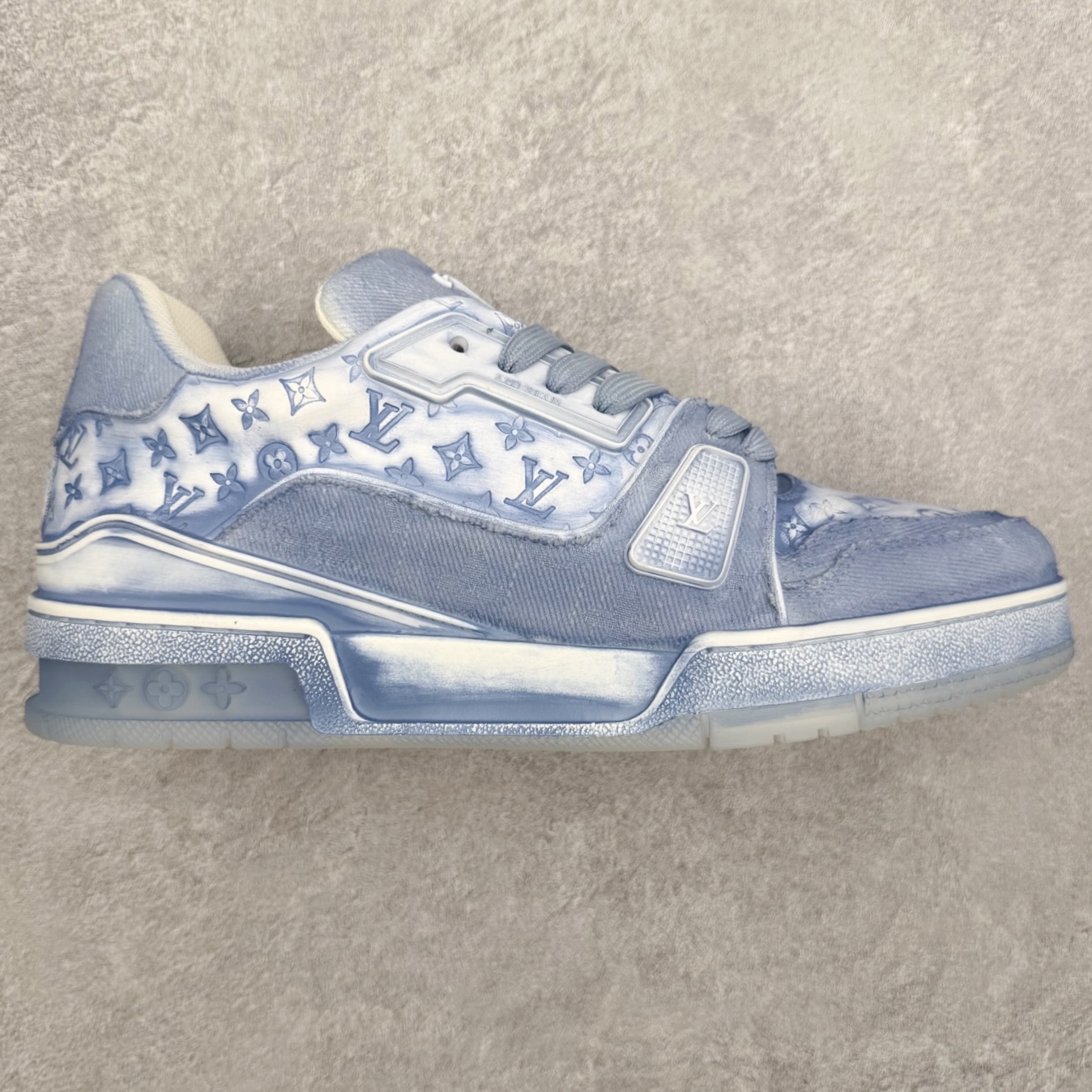 图片[3]-＃FS Louis Vuitton Trainer lv时装走秀运动鞋 完美鞋型超高的清洁度 零毛边线头瑕疵 全套原楦原纸版原鞋开模 全网最具灵魂的版型 正确原装黄色鞋盒 正确中底印花 鞋面印花3D高频深度立体 全鞋电脑针车 紧密相连 针距密度一致 环保乳胶注塑鞋垫 厚度脚感还原原版 皮面裁剪部位 统一油边封口工艺 原装橡胶大底含胶量大底组合零偏差 专柜全套包装 防尘袋 说明书 质保卡 男女鞋 尺码：35 36 37 38 39 40 41 42 43 44 45-选品中心