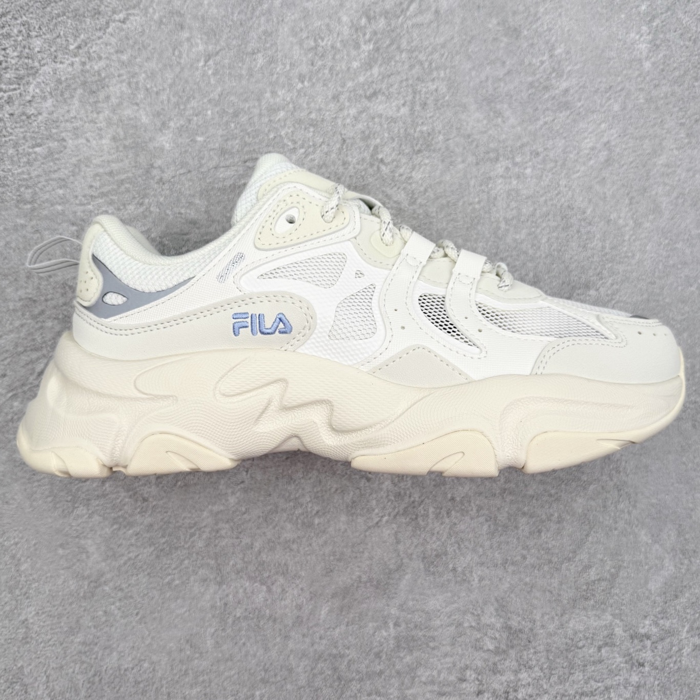 图片[7]-＃纯原福利 FILA 斐乐经典百搭休闲防滑减震耐磨低帮运动鞋 传承了 FILA 的百年基因，融入年轻运动及潮流文化，成为引领变革、创新突破的一代。以“1+N” 的跨界合作模式重现经典的同时创造经典。带来最出其不意的跨界合作惊喜。同时，FILAFUSION把FILA 的 DNA 融入到定制体验里，你可以随心制造厲于你的产品。FILA FUSION 的鞋家族涵盖了老爹鞋、跑步鞋、网球鞋、季节款。风格复古新潮，满足了时尚人士出行及各类运动的搭配需求，成为当下年轻人筷拥的鞋类品牌之一。FILA FUSION 走进年轻人的世界，通过年轻人运动，街舞，滑板，篮球，展现 FILA FUSION 的潮流态度和年轻文化。FILA FUSION 认为末来属于引领变革、创新突破的年轻一代，让我们一起构成 FILA 未来的蓝图吧！尺码：35.5 36 36.5 37.5 38 38.5 39 40-选品中心