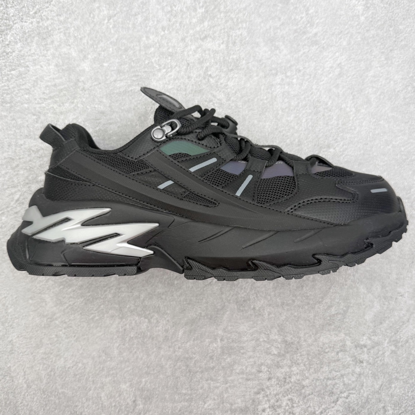 图片[3]-＃纯原福利 FILA 斐乐经典百搭休闲防滑减震耐磨低帮运动鞋 传承了 FILA 的百年基因，融入年轻运动及潮流文化，成为引领变革、创新突破的一代。以“1+N” 的跨界合作模式重现经典的同时创造经典。带来最出其不意的跨界合作惊喜。同时，FILAFUSION把FILA 的 DNA 融入到定制体验里，你可以随心制造厲于你的产品。FILA FUSION 的鞋家族涵盖了老爹鞋、跑步鞋、网球鞋、季节款。风格复古新潮，满足了时尚人士出行及各类运动的搭配需求，成为当下年轻人筷拥的鞋类品牌之一。FILA FUSION 走进年轻人的世界，通过年轻人运动，街舞，滑板，篮球，展现 FILA FUSION 的潮流态度和年轻文化。FILA FUSION 认为末来属于引领变革、创新突破的年轻一代，让我们一起构成 FILA 未来的蓝图吧！尺码：35.5 36 36.5 37.5 38 38.5 39 40-选品中心