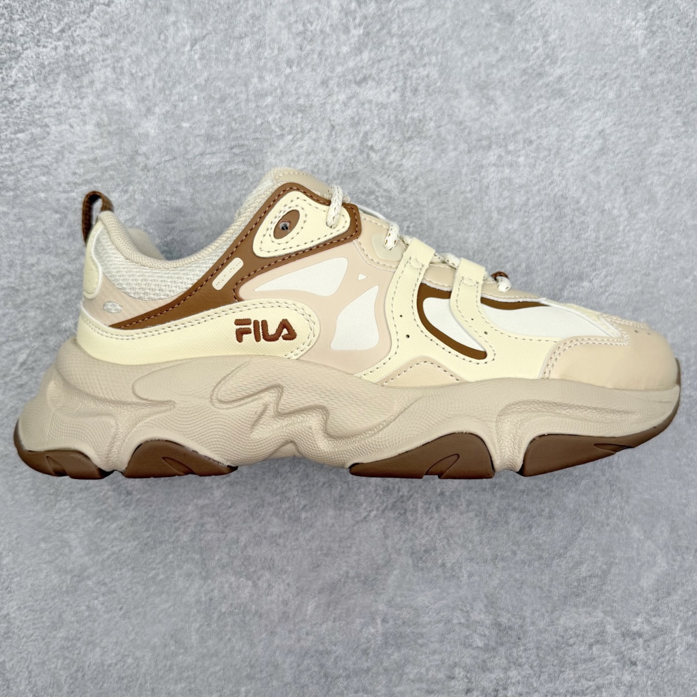 图片[6]-＃纯原福利 FILA 斐乐经典百搭休闲防滑减震耐磨低帮运动鞋 传承了 FILA 的百年基因，融入年轻运动及潮流文化，成为引领变革、创新突破的一代。以“1+N” 的跨界合作模式重现经典的同时创造经典。带来最出其不意的跨界合作惊喜。同时，FILAFUSION把FILA 的 DNA 融入到定制体验里，你可以随心制造厲于你的产品。FILA FUSION 的鞋家族涵盖了老爹鞋、跑步鞋、网球鞋、季节款。风格复古新潮，满足了时尚人士出行及各类运动的搭配需求，成为当下年轻人筷拥的鞋类品牌之一。FILA FUSION 走进年轻人的世界，通过年轻人运动，街舞，滑板，篮球，展现 FILA FUSION 的潮流态度和年轻文化。FILA FUSION 认为末来属于引领变革、创新突破的年轻一代，让我们一起构成 FILA 未来的蓝图吧！尺码：35.5 36 36.5 37.5 38 38.5 39 40-选品中心