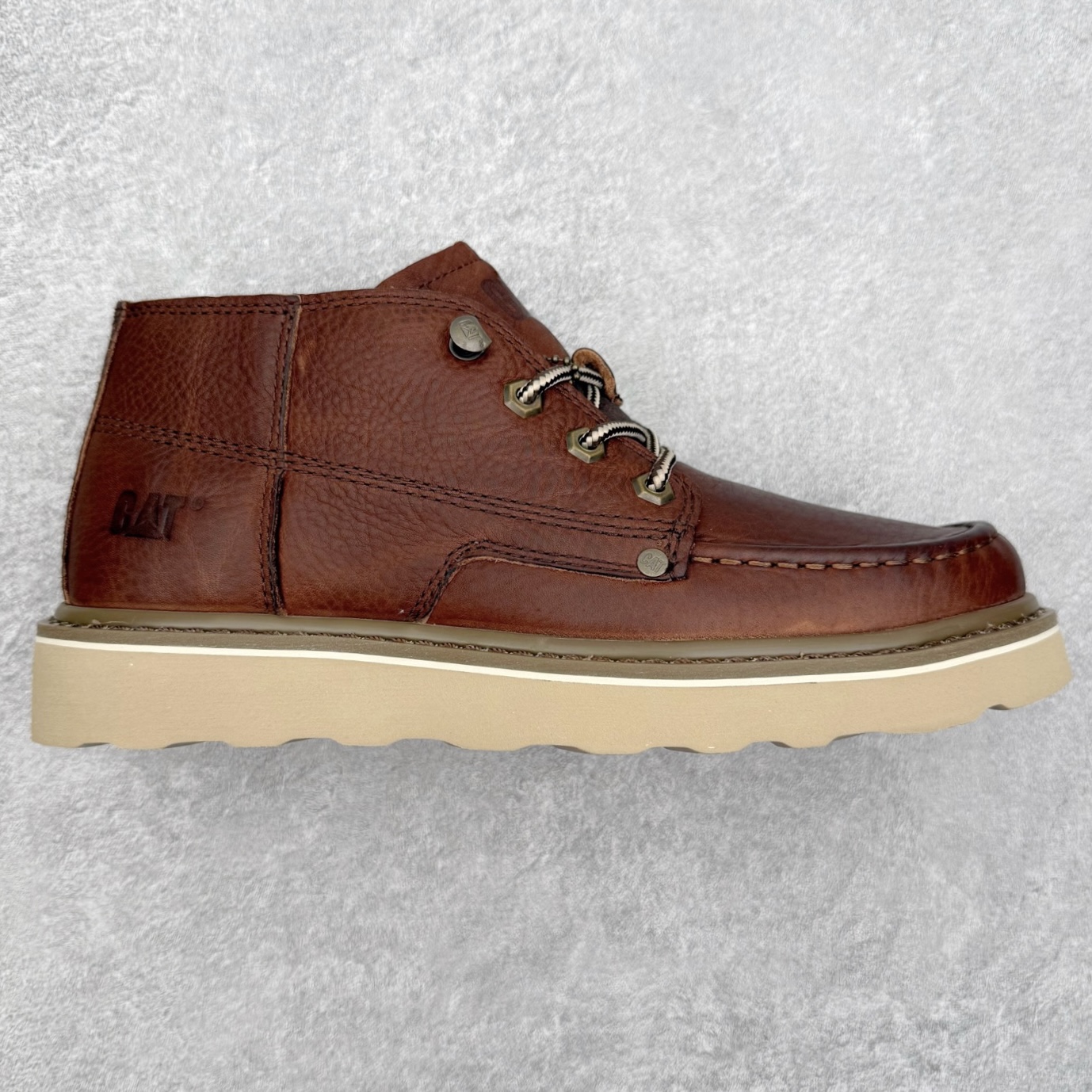 CAT卡特 户外工装轻底休闲马丁靴大黄靴系列 广东大厂品质 全新工艺升级 全鞋真牛皮材料 大底到五金都是代工厂原材料制作 同原版固特异永不开胶工艺 好货不杀猪 首单质量严格把控 全网独家首发 品质毋庸置疑 全套官网统一包装 今年冬季防寒户外专用 日常随意搭配 尺码：39 40 41 42 43 44（皮鞋码）-选品中心