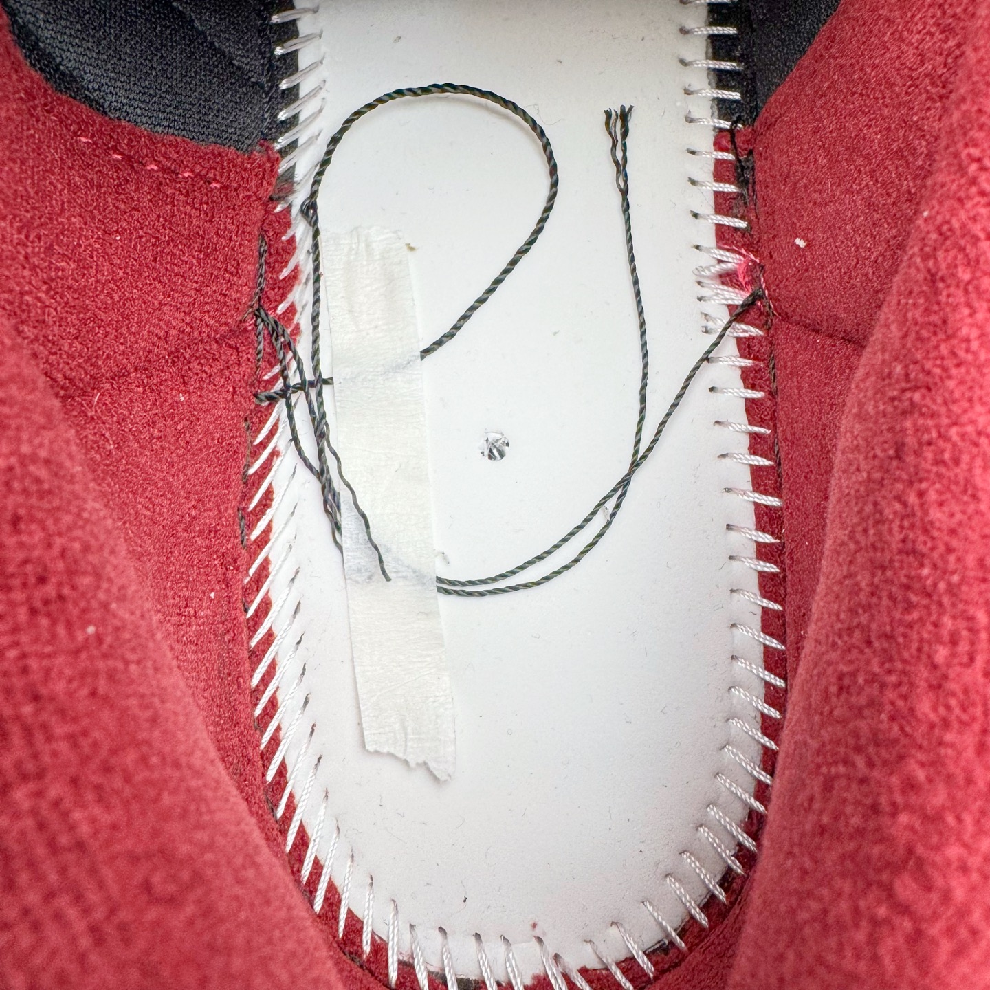 图片[10]-＃XP纯原套现福利 AD Originals Superstar 经典复古贝壳头板鞋 JQ3220 诞生于1969年 是第一双将全皮面鞋 身与橡胶鞋头结合在一起的低帮篮球鞋 Superstar最开始 是作为高帮篮球鞋Pro Model的低帮版本而出现的 但因为其独特和醒目的橡胶鞋头造型而让大家熟知 被大家形象地称为\\\”shelltoe\\\”贝壳头 在70年代的美国职业篮球场上 接近3/4的NBA球员都将这双Superstar作为场上用鞋 80年代之后 经过不断的改良和发展 Superstar逐渐成为横跨时装、音乐、街头文化、休闲和运动等各大领域的时尚潮鞋 尺码：36 36.5 37 38 38.5 39 40 40.5 41 42 42.5 43 44 44.5 45-选品中心