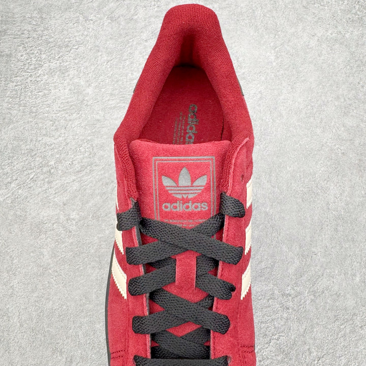 图片[5]-＃XP纯原套现福利 AD Originals Superstar 经典复古贝壳头板鞋 JQ3220 诞生于1969年 是第一双将全皮面鞋 身与橡胶鞋头结合在一起的低帮篮球鞋 Superstar最开始 是作为高帮篮球鞋Pro Model的低帮版本而出现的 但因为其独特和醒目的橡胶鞋头造型而让大家熟知 被大家形象地称为\\\”shelltoe\\\”贝壳头 在70年代的美国职业篮球场上 接近3/4的NBA球员都将这双Superstar作为场上用鞋 80年代之后 经过不断的改良和发展 Superstar逐渐成为横跨时装、音乐、街头文化、休闲和运动等各大领域的时尚潮鞋 尺码：36 36.5 37 38 38.5 39 40 40.5 41 42 42.5 43 44 44.5 45-选品中心