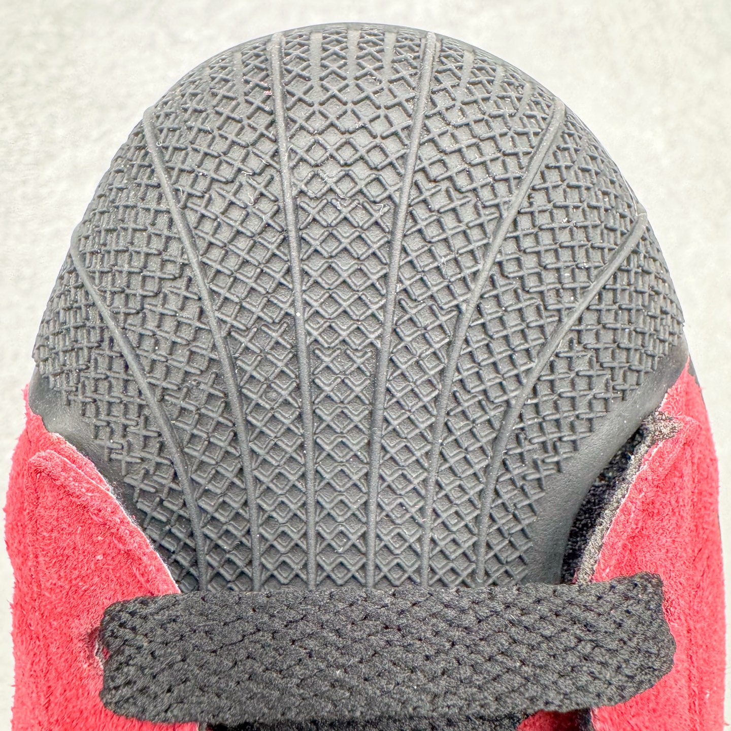 图片[13]-＃XP纯原套现福利 AD Originals Superstar 经典复古贝壳头板鞋 JQ3220 诞生于1969年 是第一双将全皮面鞋 身与橡胶鞋头结合在一起的低帮篮球鞋 Superstar最开始 是作为高帮篮球鞋Pro Model的低帮版本而出现的 但因为其独特和醒目的橡胶鞋头造型而让大家熟知 被大家形象地称为\\\”shelltoe\\\”贝壳头 在70年代的美国职业篮球场上 接近3/4的NBA球员都将这双Superstar作为场上用鞋 80年代之后 经过不断的改良和发展 Superstar逐渐成为横跨时装、音乐、街头文化、休闲和运动等各大领域的时尚潮鞋 尺码：36 36.5 37 38 38.5 39 40 40.5 41 42 42.5 43 44 44.5 45-选品中心