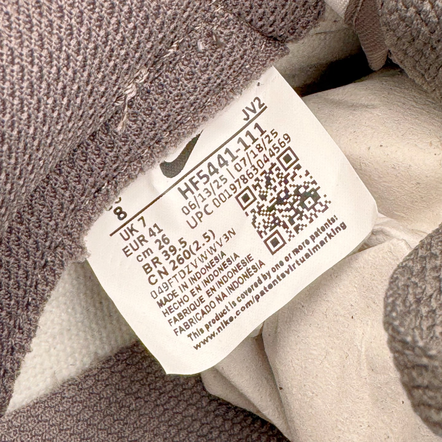 图片[17]-＃YC纯原 NK Dunk Low 灰白色 HF5441-111 实力大厂出品 新配色陆续开发 利润个位数只为口碑 全套原纸板楦头开发 确保原汁原味 完美呈现DUNK版型 一比一鞋头弧度高度鞋身弧度 此版本只针对中端市场 皮料材质有所更替 其他数据细节工艺流程均保持一致 绝不口嗨 细节品控鞋型随意对比 独家私模官方第六代原厂航空铝磨具打磨大底 鞋头坡度极致还原 无解鞋型 原盒原配 圈内天花板工艺 原厂玻璃冲刀 超高清洁度 全鞋零毛边皮料切割 原厂中底布点胶 中底布拉帮走线遵循公司 尺码：36 36.5 37.5 38 38.5 39 40 40.5 41 42 42.5 43 44 44.5 45 46-选品中心