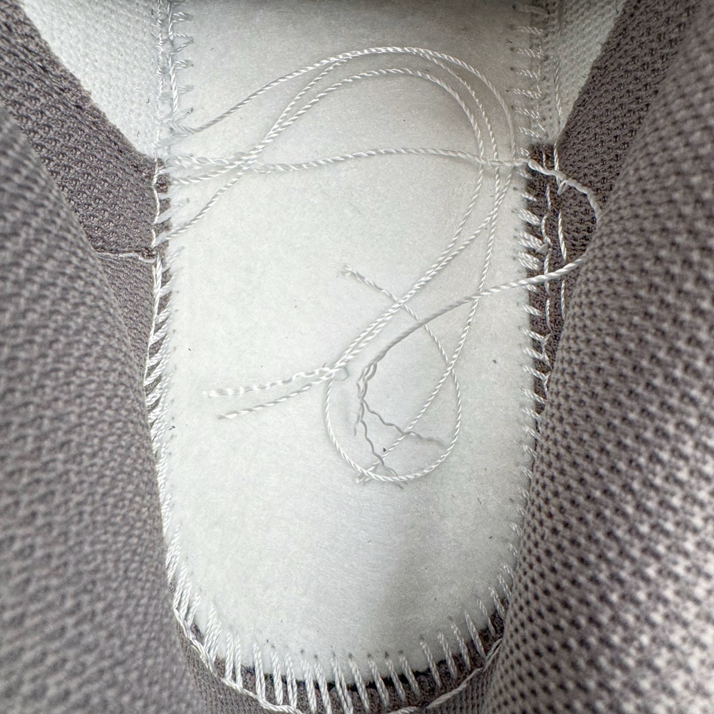 图片[16]-＃YC纯原 NK Dunk Low 灰白色 HF5441-111 实力大厂出品 新配色陆续开发 利润个位数只为口碑 全套原纸板楦头开发 确保原汁原味 完美呈现DUNK版型 一比一鞋头弧度高度鞋身弧度 此版本只针对中端市场 皮料材质有所更替 其他数据细节工艺流程均保持一致 绝不口嗨 细节品控鞋型随意对比 独家私模官方第六代原厂航空铝磨具打磨大底 鞋头坡度极致还原 无解鞋型 原盒原配 圈内天花板工艺 原厂玻璃冲刀 超高清洁度 全鞋零毛边皮料切割 原厂中底布点胶 中底布拉帮走线遵循公司 尺码：36 36.5 37.5 38 38.5 39 40 40.5 41 42 42.5 43 44 44.5 45 46-选品中心