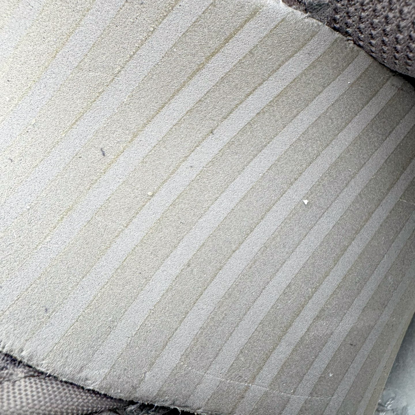 图片[15]-＃YC纯原 NK Dunk Low 灰白色 HF5441-111 实力大厂出品 新配色陆续开发 利润个位数只为口碑 全套原纸板楦头开发 确保原汁原味 完美呈现DUNK版型 一比一鞋头弧度高度鞋身弧度 此版本只针对中端市场 皮料材质有所更替 其他数据细节工艺流程均保持一致 绝不口嗨 细节品控鞋型随意对比 独家私模官方第六代原厂航空铝磨具打磨大底 鞋头坡度极致还原 无解鞋型 原盒原配 圈内天花板工艺 原厂玻璃冲刀 超高清洁度 全鞋零毛边皮料切割 原厂中底布点胶 中底布拉帮走线遵循公司 尺码：36 36.5 37.5 38 38.5 39 40 40.5 41 42 42.5 43 44 44.5 45 46-选品中心