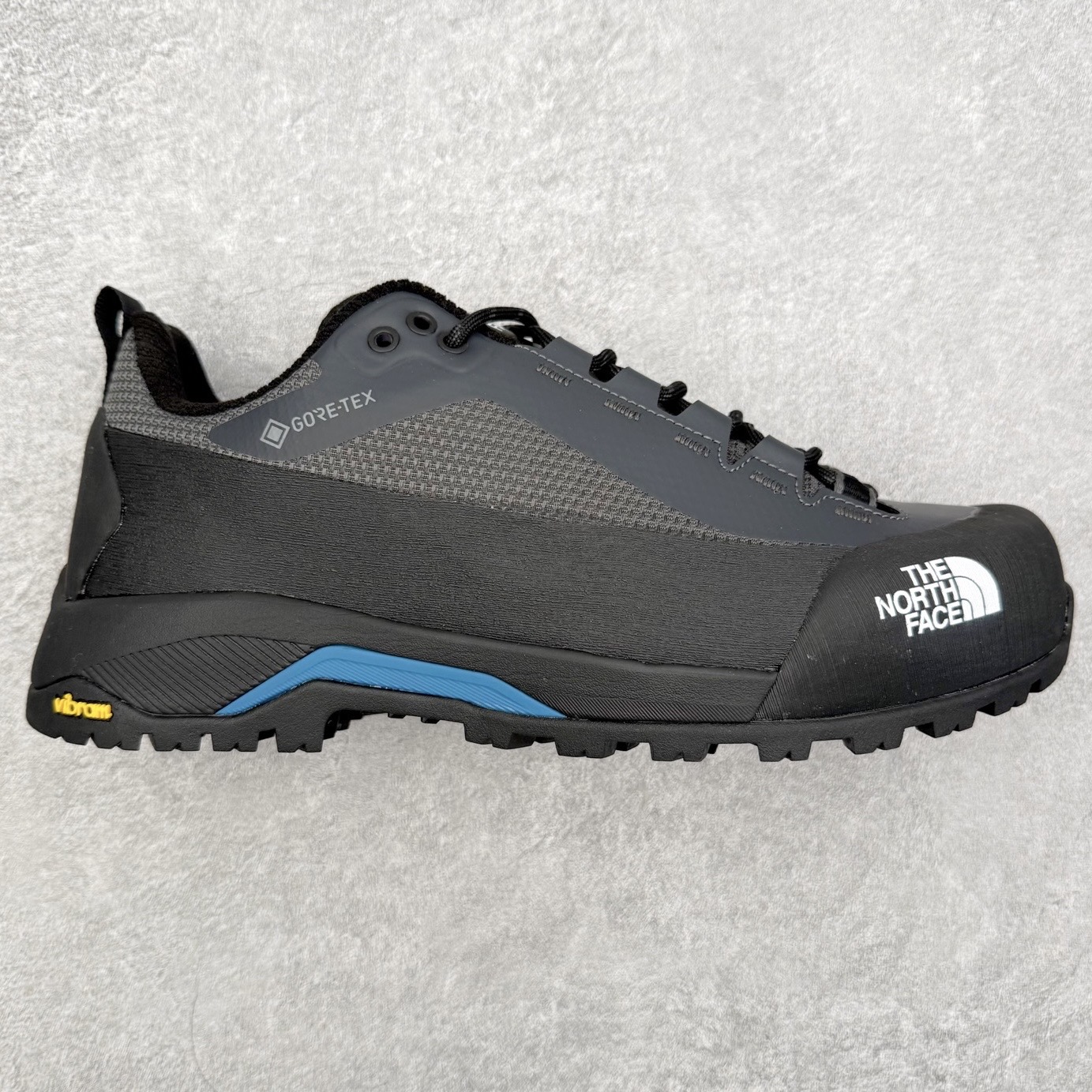 THE NORTH FACE Verto Alpine GORE-TEX 北面舒适 防滑耐磨 低帮 生活休闲鞋 专业户外登山品牌（北面）The North Face自1966年创立，由两位热爱登山徒步的年轻登山者于美西旧金山开创，不断透过研发与创新，并且将最先进的技术结合在服装与鞋款设计，生产多种外型帅气且专业能力非常强的户外运动装备而备受欢迎。尺码：36-45-选品中心
