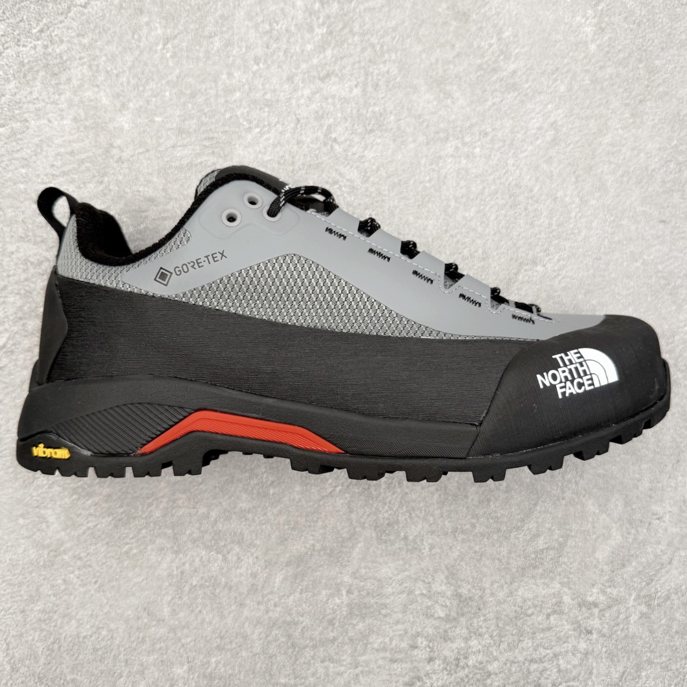 THE NORTH FACE Verto Alpine GORE-TEX 北面舒适 防滑耐磨 低帮 生活休闲鞋 专业户外登山品牌（北面）The North Face自1966年创立，由两位热爱登山徒步的年轻登山者于美西旧金山开创，不断透过研发与创新，并且将最先进的技术结合在服装与鞋款设计，生产多种外型帅气且专业能力非常强的户外运动装备而备受欢迎。尺码：36-45-选品中心