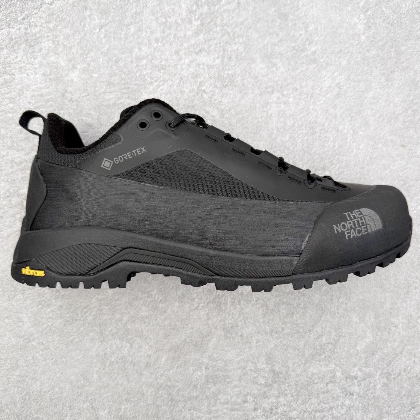 THE NORTH FACE Verto Alpine GORE-TEX 北面舒适 防滑耐磨 低帮 生活休闲鞋 专业户外登山品牌（北面）The North Face自1966年创立，由两位热爱登山徒步的年轻登山者于美西旧金山开创，不断透过研发与创新，并且将最先进的技术结合在服装与鞋款设计，生产多种外型帅气且专业能力非常强的户外运动装备而备受欢迎。尺码：36-45-选品中心