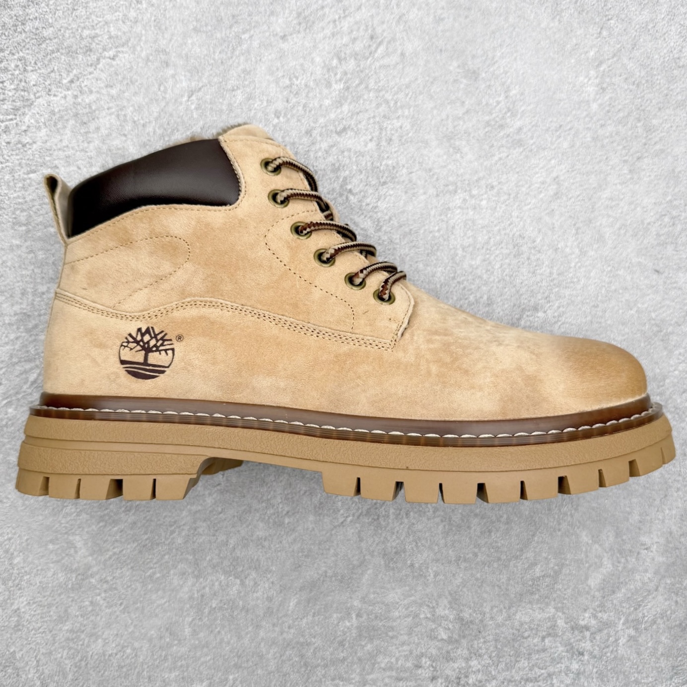 Timberland添柏岚/天伯伦 秋冬新品 秋冬必备户外休闲大黄靴系列#广东大厂品质 原盒原包装 时尚潮流搭配 面料采用意大利🇮🇹顶级磨砂细纹牛皮 轻质大底 搭配防臭防腐真皮乳胶鞋垫 大底到五金都是代工厂原材料制作 同原版固特异永不开胶工艺 好货不杀猪 首单质量严格把控 全网独家首发 品质毋庸置疑 全套官网统一包装 给您完美的穿着体验 质量考究耐穿 型男必备 专治不帅 高品质脚感一流 今年冬季防寒户外专用 日常随意搭配 尺码：38-44（皮鞋码）-选品中心