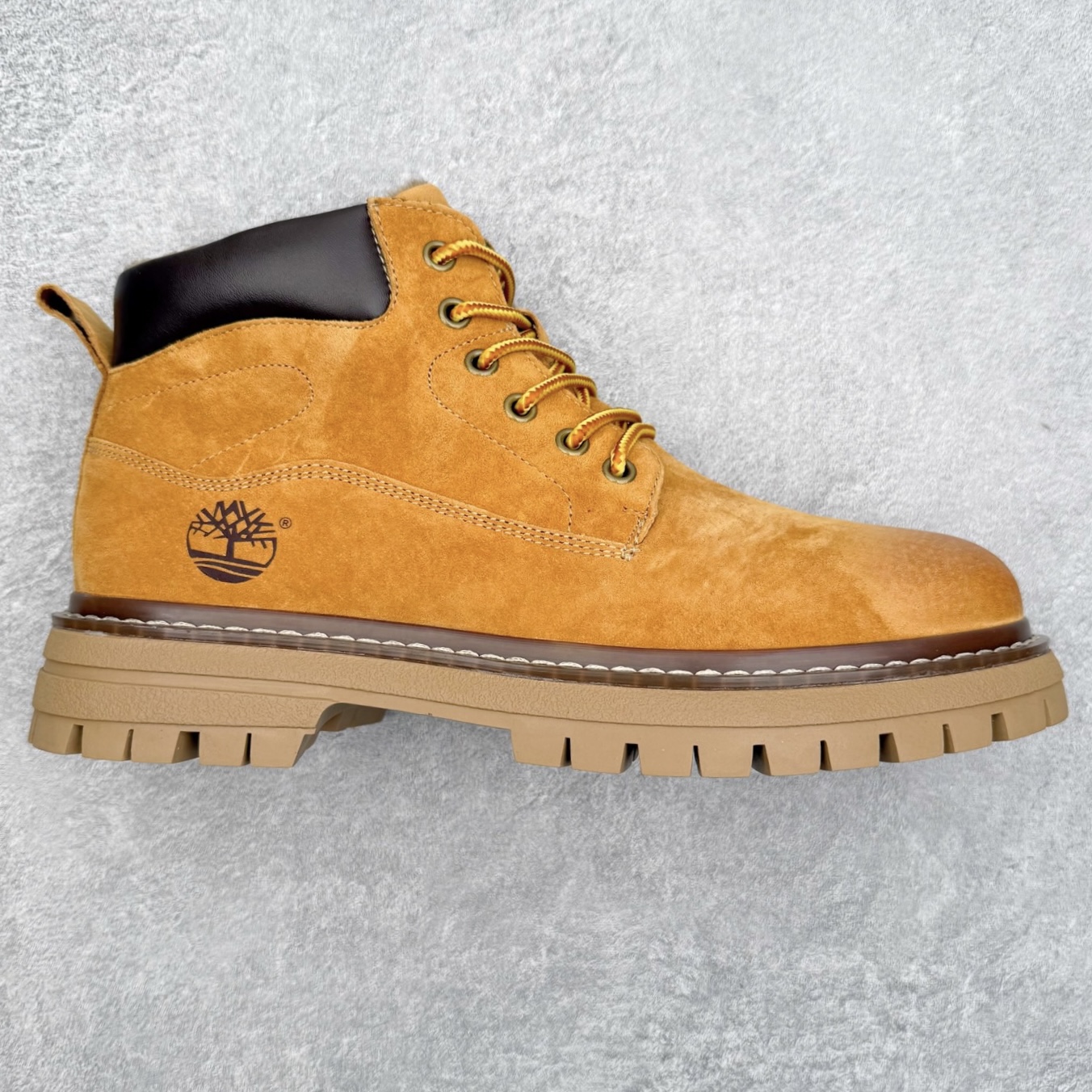 Timberland添柏岚/天伯伦 秋冬新品 秋冬必备户外休闲大黄靴系列#广东大厂品质 原盒原包装 时尚潮流搭配 面料采用意大利🇮🇹顶级磨砂细纹牛皮 轻质大底 搭配防臭防腐真皮乳胶鞋垫 大底到五金都是代工厂原材料制作 同原版固特异永不开胶工艺 好货不杀猪 首单质量严格把控 全网独家首发 品质毋庸置疑 全套官网统一包装 给您完美的穿着体验 质量考究耐穿 型男必备 专治不帅 高品质脚感一流 今年冬季防寒户外专用 日常随意搭配 尺码：38-44（皮鞋码）-选品中心