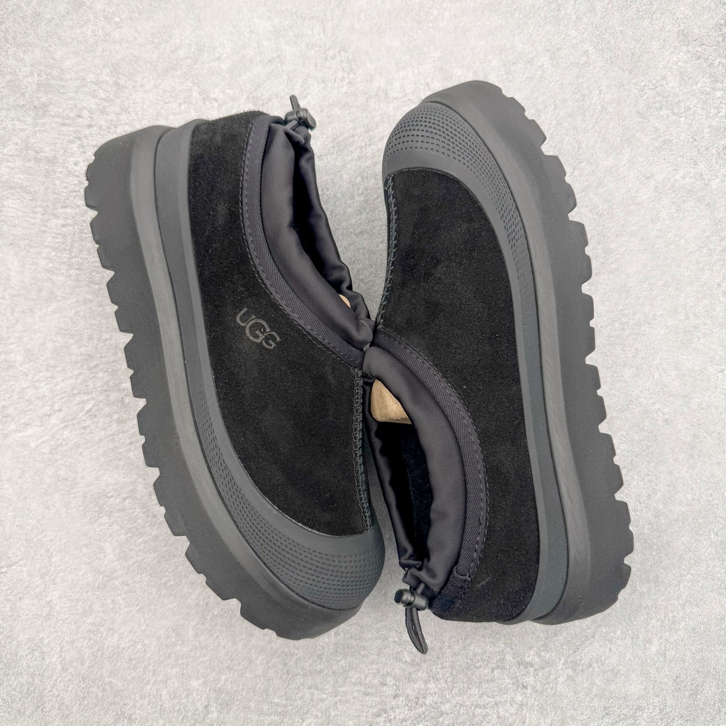 图片[3]-＃SP原厂 UGG 4096 塔斯曼高帮秋冬羊皮毛一体雪地靴 全鞋采用ZP同厂 隆丰A级澳洲进口羊皮毛一体 品牌代工厂生产线 完全遵循ZP工艺流程 代工厂原厂版师 秉承无原鞋不开发选择 注重每一处细节 市面最正版型 TREADLITE\\\”轻翼\\\”科技外底 轻便/耐用/柔韧/桩型【售后郑重承诺】一个月内若出现重大脱胶/断底等质量问题 直接为您换新！尺码：35 36 37 38 39 40 41 42 43-选品中心