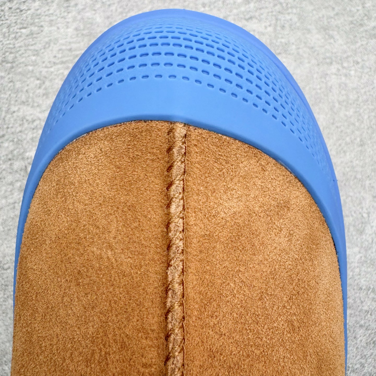 图片[11]-＃SP原厂 UGG 4096 塔斯曼高帮秋冬羊皮毛一体雪地靴 全鞋采用ZP同厂 隆丰A级澳洲进口羊皮毛一体 品牌代工厂生产线 完全遵循ZP工艺流程 代工厂原厂版师 秉承无原鞋不开发选择 注重每一处细节 市面最正版型 TREADLITE\\\”轻翼\\\”科技外底 轻便/耐用/柔韧/桩型【售后郑重承诺】一个月内若出现重大脱胶/断底等质量问题 直接为您换新！尺码：35 36 37 38 39 40 41 42 43-选品中心