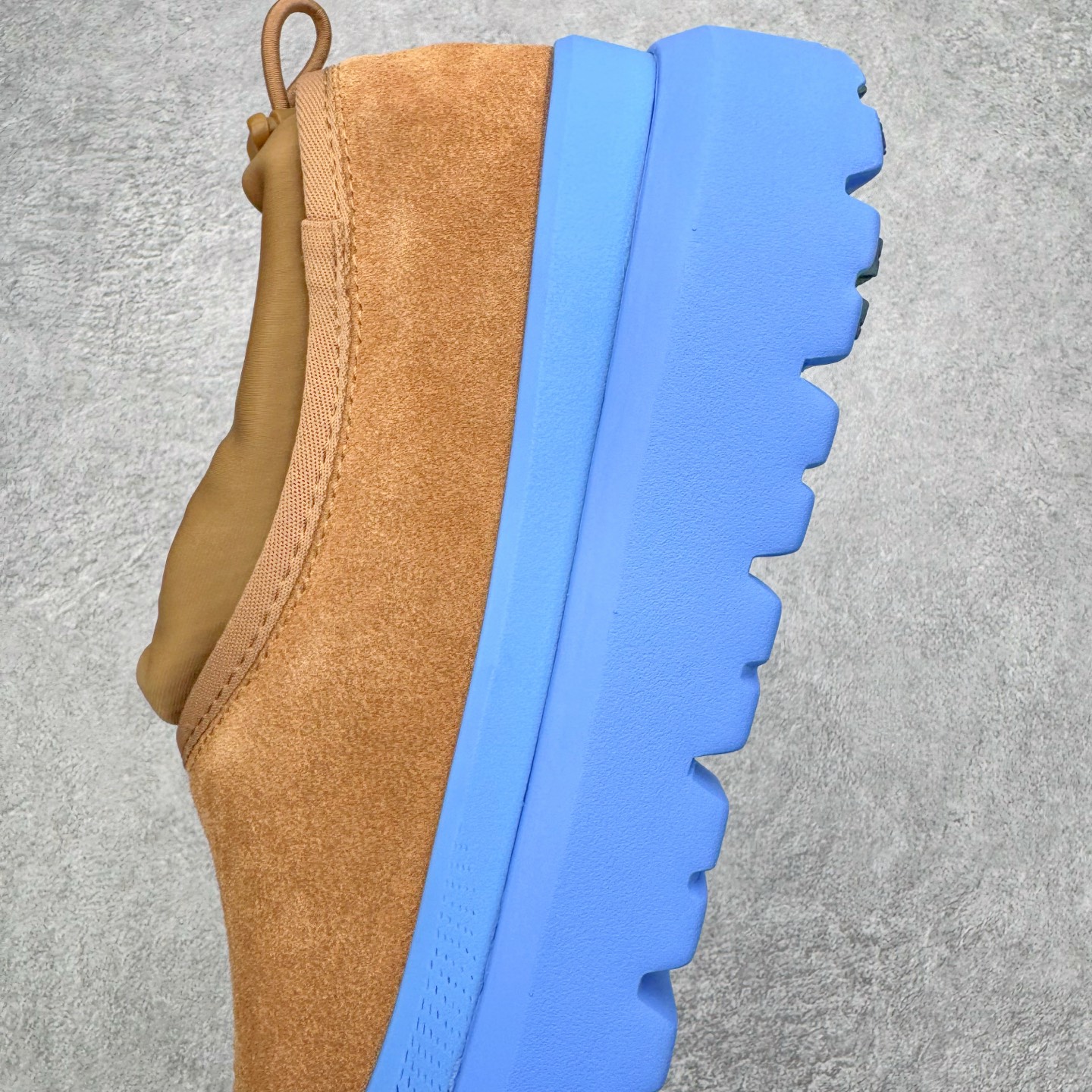 图片[7]-＃SP原厂 UGG 4096 塔斯曼高帮秋冬羊皮毛一体雪地靴 全鞋采用ZP同厂 隆丰A级澳洲进口羊皮毛一体 品牌代工厂生产线 完全遵循ZP工艺流程 代工厂原厂版师 秉承无原鞋不开发选择 注重每一处细节 市面最正版型 TREADLITE\\\”轻翼\\\”科技外底 轻便/耐用/柔韧/桩型【售后郑重承诺】一个月内若出现重大脱胶/断底等质量问题 直接为您换新！尺码：35 36 37 38 39 40 41 42 43-选品中心