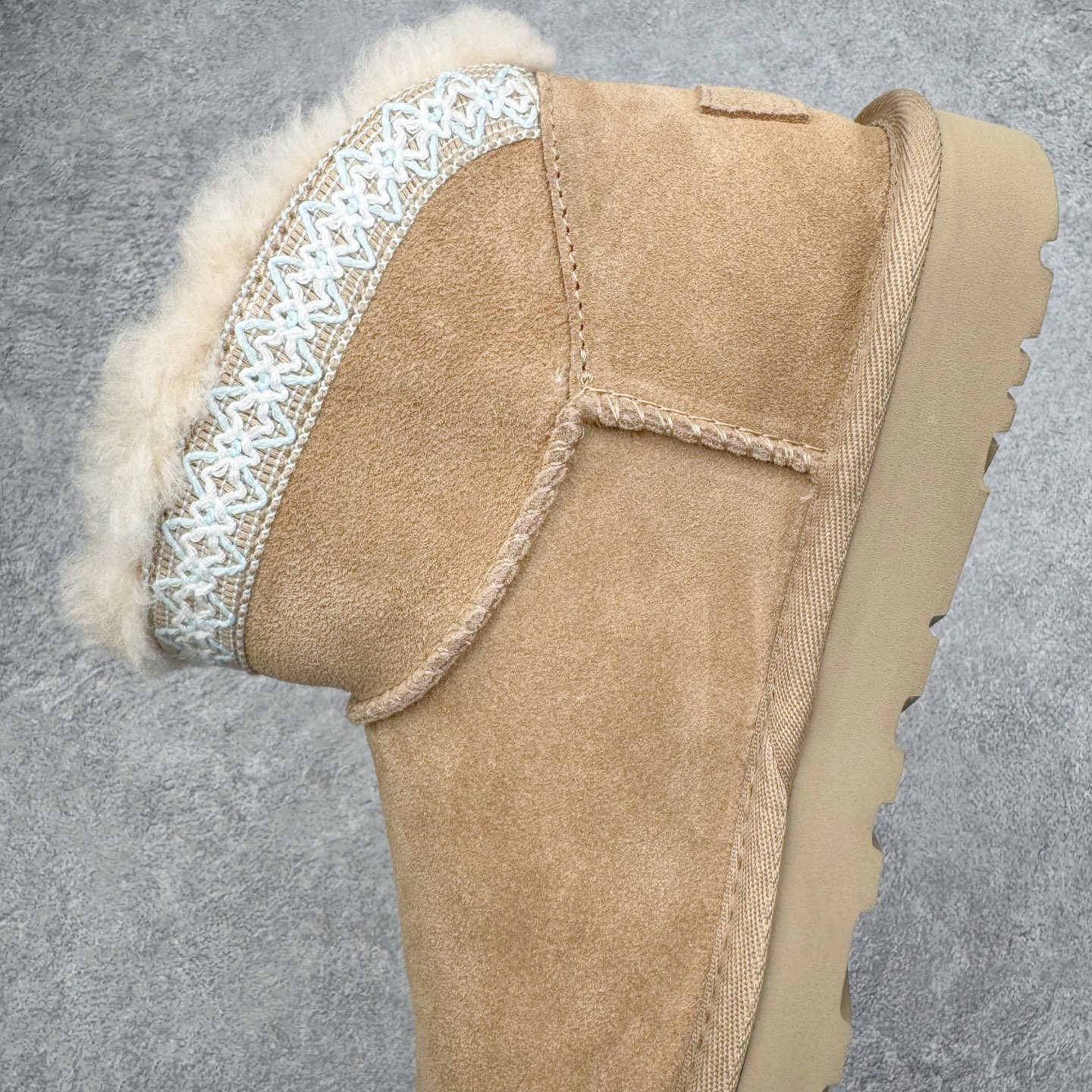 图片[7]-＃SP原厂 UGG 4496 秋冬羊皮毛一体雪地靴 全鞋采用ZP同厂 隆丰A级澳洲进口羊皮毛一体 品牌代工厂生产线 完全遵循ZP工艺流程 代工厂原厂版师 秉承无原鞋不开发选择 注重每一处细节 市面最正版型 TREADLITE\\\”轻翼\\\”科技外底 轻便/耐用/柔韧/桩型【售后郑重承诺】一个月内若出现重大脱胶/断底等质量问题 直接为您换新！尺码：35 36 37 38 39 40-选品中心