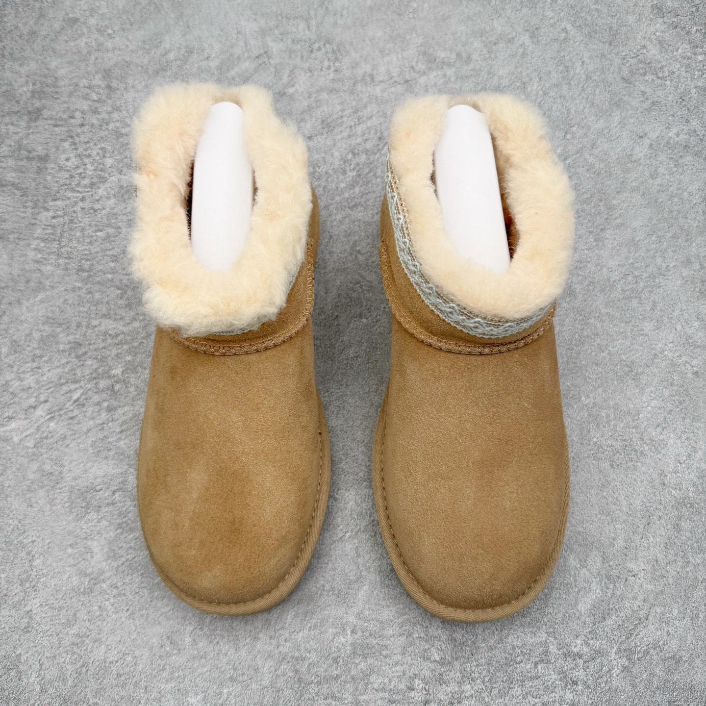 图片[2]-＃SP原厂 UGG 4496 秋冬羊皮毛一体雪地靴 全鞋采用ZP同厂 隆丰A级澳洲进口羊皮毛一体 品牌代工厂生产线 完全遵循ZP工艺流程 代工厂原厂版师 秉承无原鞋不开发选择 注重每一处细节 市面最正版型 TREADLITE\\\”轻翼\\\”科技外底 轻便/耐用/柔韧/桩型【售后郑重承诺】一个月内若出现重大脱胶/断底等质量问题 直接为您换新！尺码：35 36 37 38 39 40-选品中心