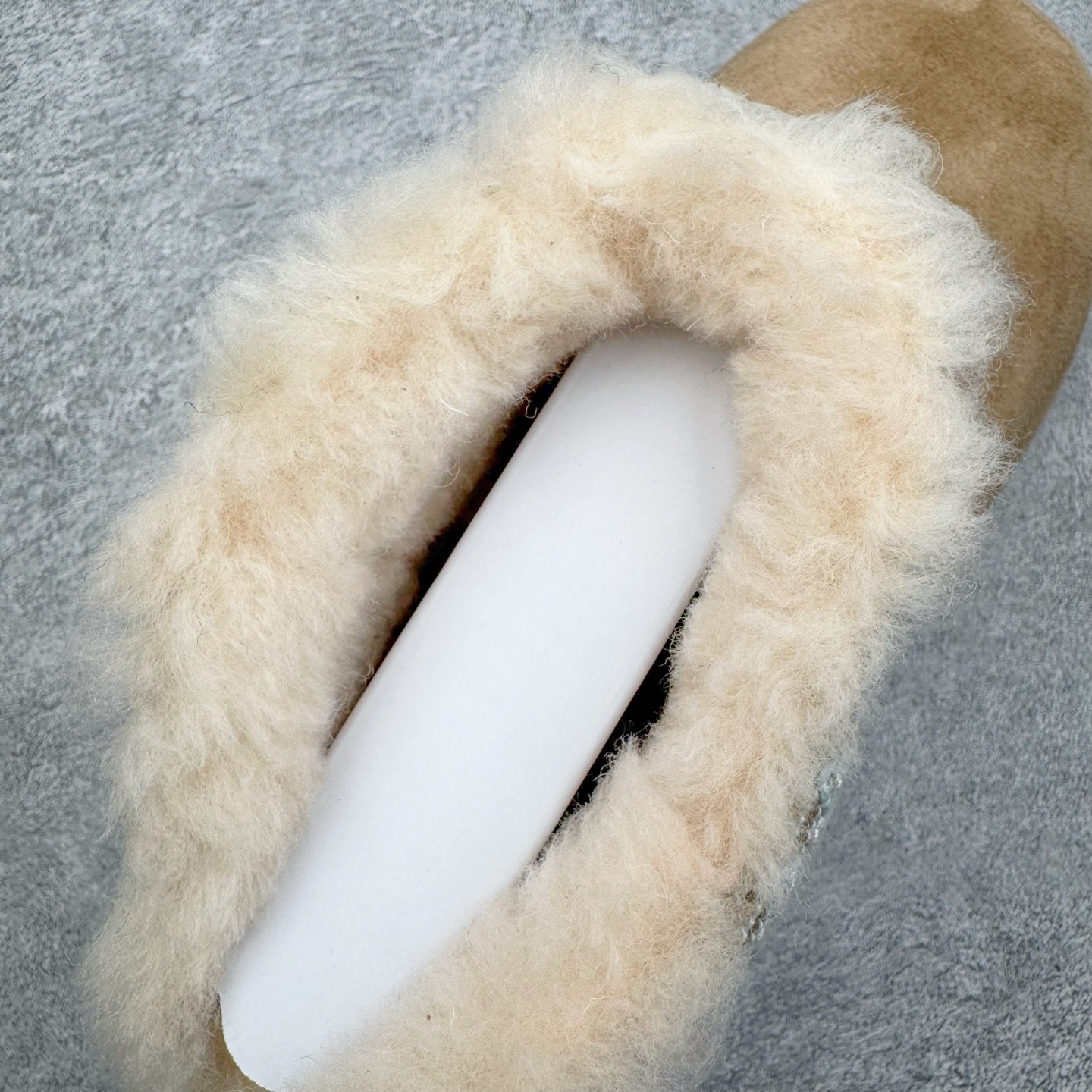 图片[11]-＃SP原厂 UGG 4496 秋冬羊皮毛一体雪地靴 全鞋采用ZP同厂 隆丰A级澳洲进口羊皮毛一体 品牌代工厂生产线 完全遵循ZP工艺流程 代工厂原厂版师 秉承无原鞋不开发选择 注重每一处细节 市面最正版型 TREADLITE\\\”轻翼\\\”科技外底 轻便/耐用/柔韧/桩型【售后郑重承诺】一个月内若出现重大脱胶/断底等质量问题 直接为您换新！尺码：35 36 37 38 39 40-选品中心