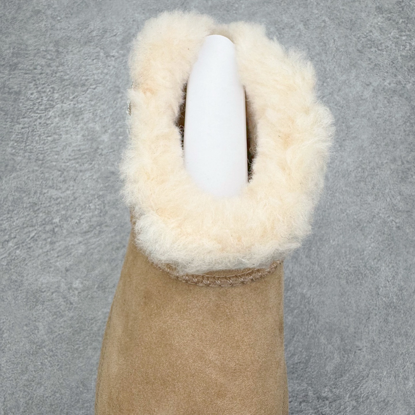 图片[5]-＃SP原厂 UGG 4496 秋冬羊皮毛一体雪地靴 全鞋采用ZP同厂 隆丰A级澳洲进口羊皮毛一体 品牌代工厂生产线 完全遵循ZP工艺流程 代工厂原厂版师 秉承无原鞋不开发选择 注重每一处细节 市面最正版型 TREADLITE\\\”轻翼\\\”科技外底 轻便/耐用/柔韧/桩型【售后郑重承诺】一个月内若出现重大脱胶/断底等质量问题 直接为您换新！尺码：35 36 37 38 39 40-选品中心