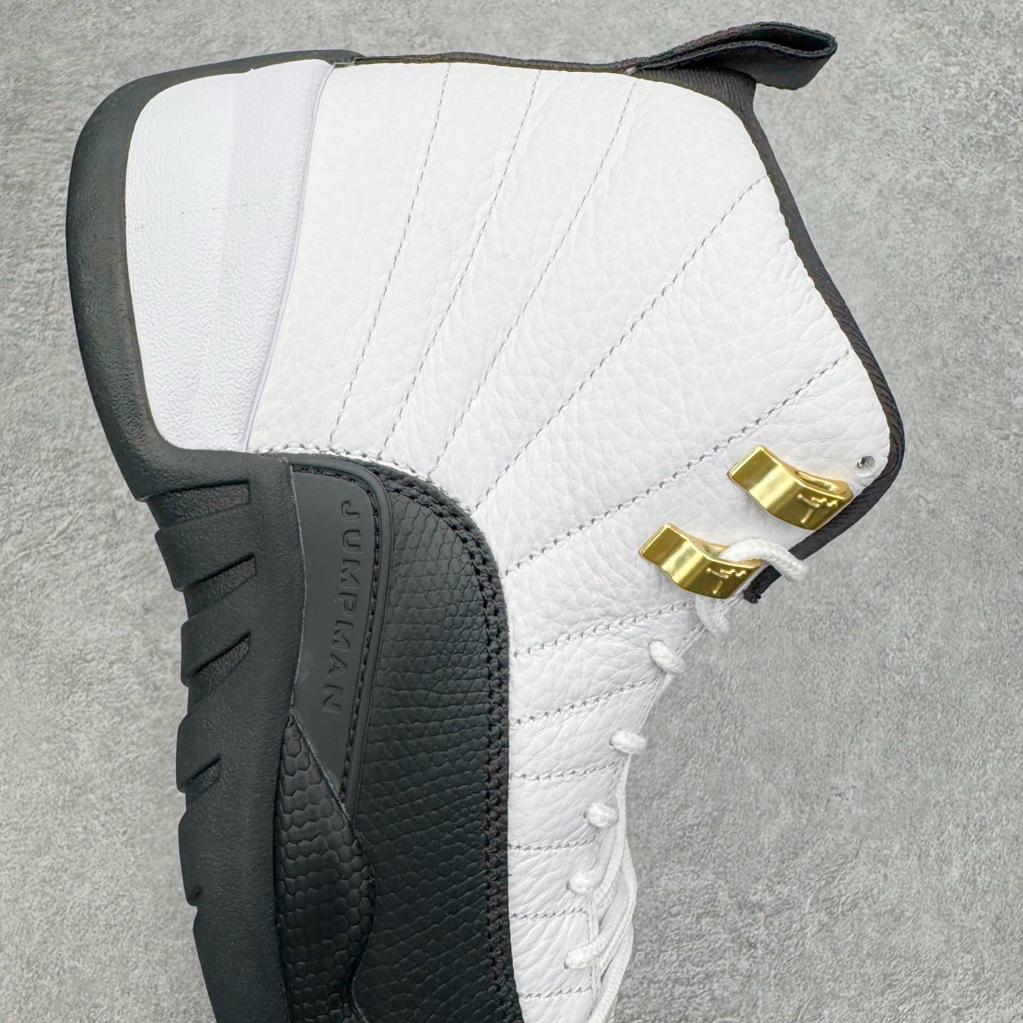 图片[6]-＃纯原 Air Jordan AJ12 Retro 黑白金扣 货号：CT8013-117 外贸特供批次 原楦原档案数据开模打造 原汁原味12代鞋型 进口原厂皮料 原厂碳板 原装材料 原厂定制金属扣 原厂电绣 支持与公司货全方位对比 只服务于5%懂鞋的高端客户 发国外可支持各种retail商店充正寄售 尺码：40 40.5 41 42 42.5 43 44 44.5 45 45.5 46 47.5 48.5-选品中心