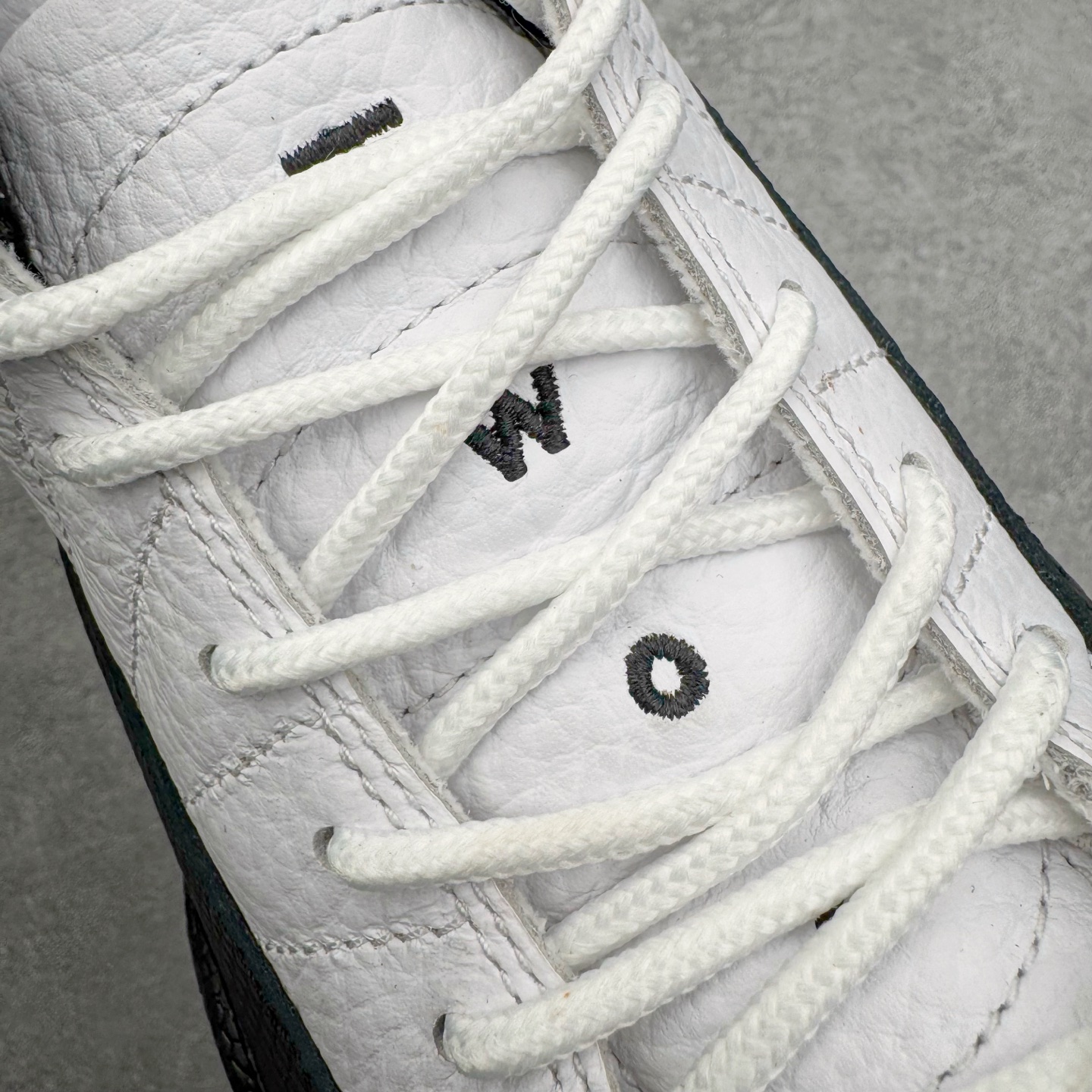 图片[13]-＃纯原 Air Jordan AJ12 Retro 黑白金扣 货号：CT8013-117 外贸特供批次 原楦原档案数据开模打造 原汁原味12代鞋型 进口原厂皮料 原厂碳板 原装材料 原厂定制金属扣 原厂电绣 支持与公司货全方位对比 只服务于5%懂鞋的高端客户 发国外可支持各种retail商店充正寄售 尺码：40 40.5 41 42 42.5 43 44 44.5 45 45.5 46 47.5 48.5-选品中心