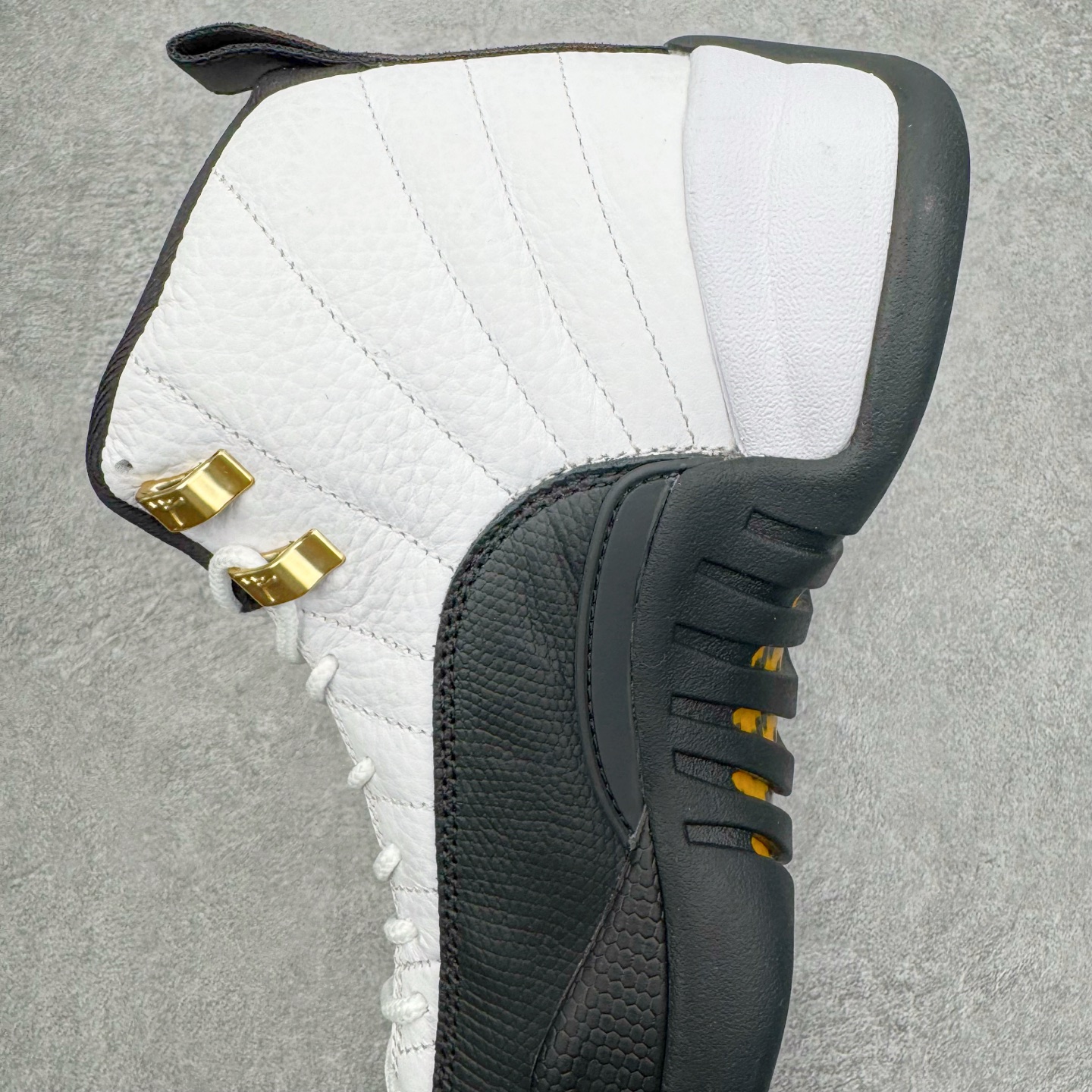 图片[7]-＃纯原 Air Jordan AJ12 Retro 黑白金扣 货号：CT8013-117 外贸特供批次 原楦原档案数据开模打造 原汁原味12代鞋型 进口原厂皮料 原厂碳板 原装材料 原厂定制金属扣 原厂电绣 支持与公司货全方位对比 只服务于5%懂鞋的高端客户 发国外可支持各种retail商店充正寄售 尺码：40 40.5 41 42 42.5 43 44 44.5 45 45.5 46 47.5 48.5-选品中心