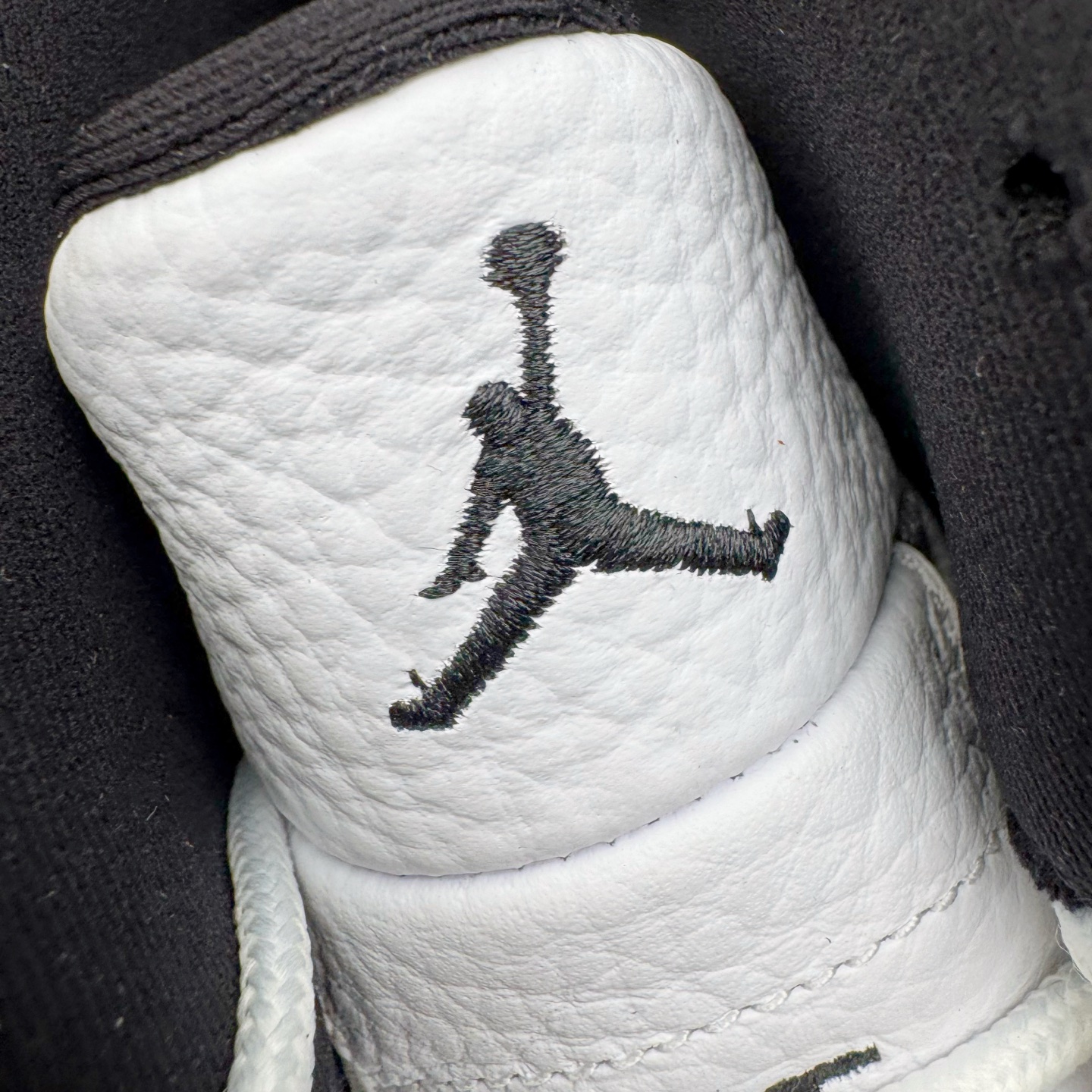 图片[12]-＃纯原 Air Jordan AJ12 Retro 黑白金扣 货号：CT8013-117 外贸特供批次 原楦原档案数据开模打造 原汁原味12代鞋型 进口原厂皮料 原厂碳板 原装材料 原厂定制金属扣 原厂电绣 支持与公司货全方位对比 只服务于5%懂鞋的高端客户 发国外可支持各种retail商店充正寄售 尺码：40 40.5 41 42 42.5 43 44 44.5 45 45.5 46 47.5 48.5-选品中心