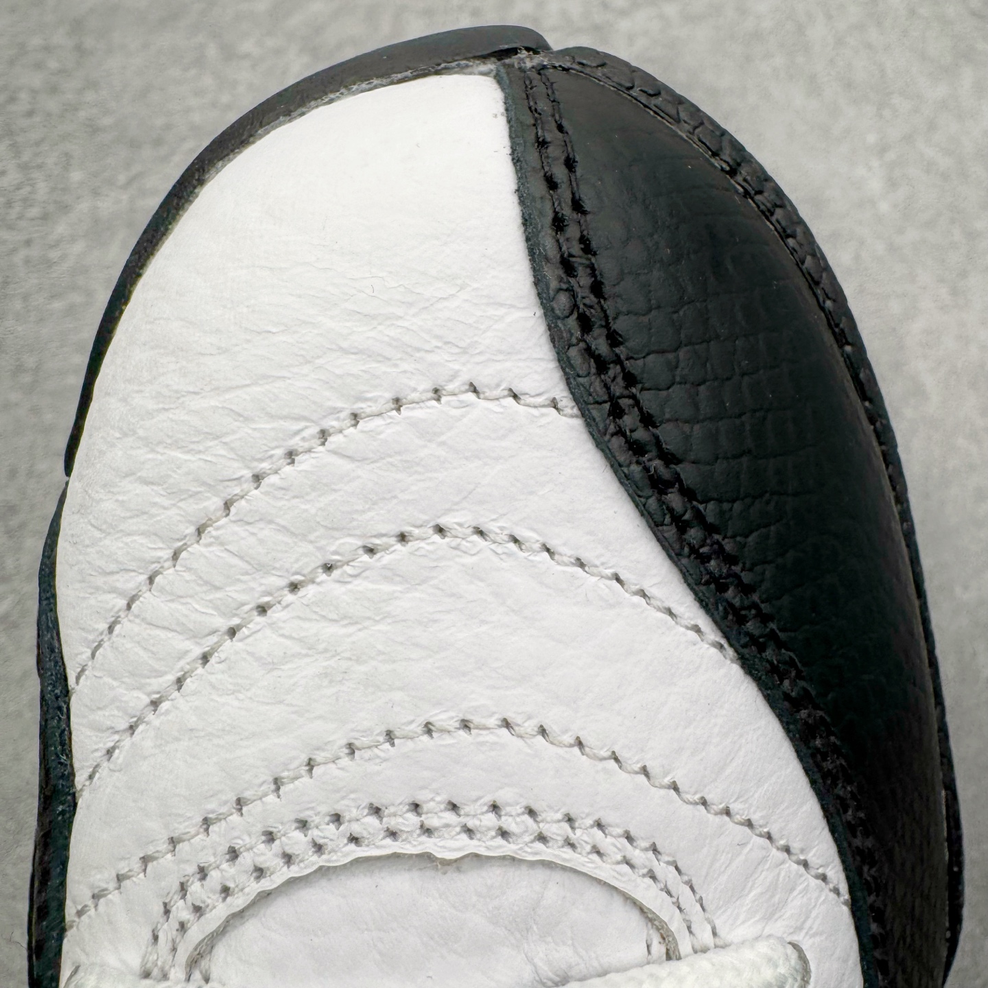 图片[14]-＃纯原 Air Jordan AJ12 Retro 黑白金扣 货号：CT8013-117 外贸特供批次 原楦原档案数据开模打造 原汁原味12代鞋型 进口原厂皮料 原厂碳板 原装材料 原厂定制金属扣 原厂电绣 支持与公司货全方位对比 只服务于5%懂鞋的高端客户 发国外可支持各种retail商店充正寄售 尺码：40 40.5 41 42 42.5 43 44 44.5 45 45.5 46 47.5 48.5-选品中心