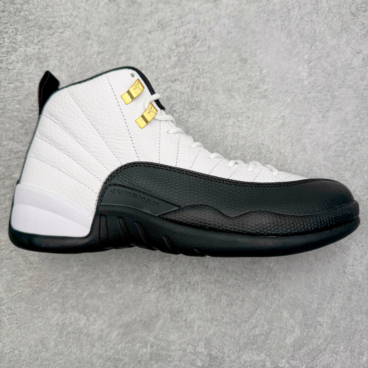 ＃纯原 Air Jordan AJ12 Retro 黑白金扣 货号：CT8013-117 外贸特供批次 原楦原档案数据开模打造 原汁原味12代鞋型 进口原厂皮料 原厂碳板 原装材料 原厂定制金属扣 原厂电绣 支持与公司货全方位对比 只服务于5%懂鞋的高端客户 发国外可支持各种retail商店充正寄售 尺码：40 40.5 41 42 42.5 43 44 44.5 45 45.5 46 47.5 48.5-选品中心