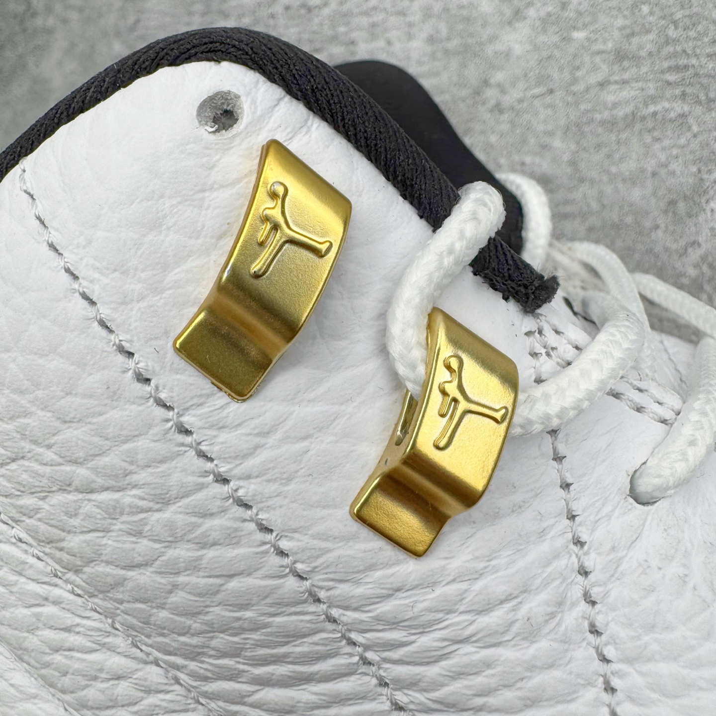 图片[17]-＃纯原 Air Jordan AJ12 Retro 黑白金扣 货号：CT8013-117 外贸特供批次 原楦原档案数据开模打造 原汁原味12代鞋型 进口原厂皮料 原厂碳板 原装材料 原厂定制金属扣 原厂电绣 支持与公司货全方位对比 只服务于5%懂鞋的高端客户 发国外可支持各种retail商店充正寄售 尺码：40 40.5 41 42 42.5 43 44 44.5 45 45.5 46 47.5 48.5-选品中心
