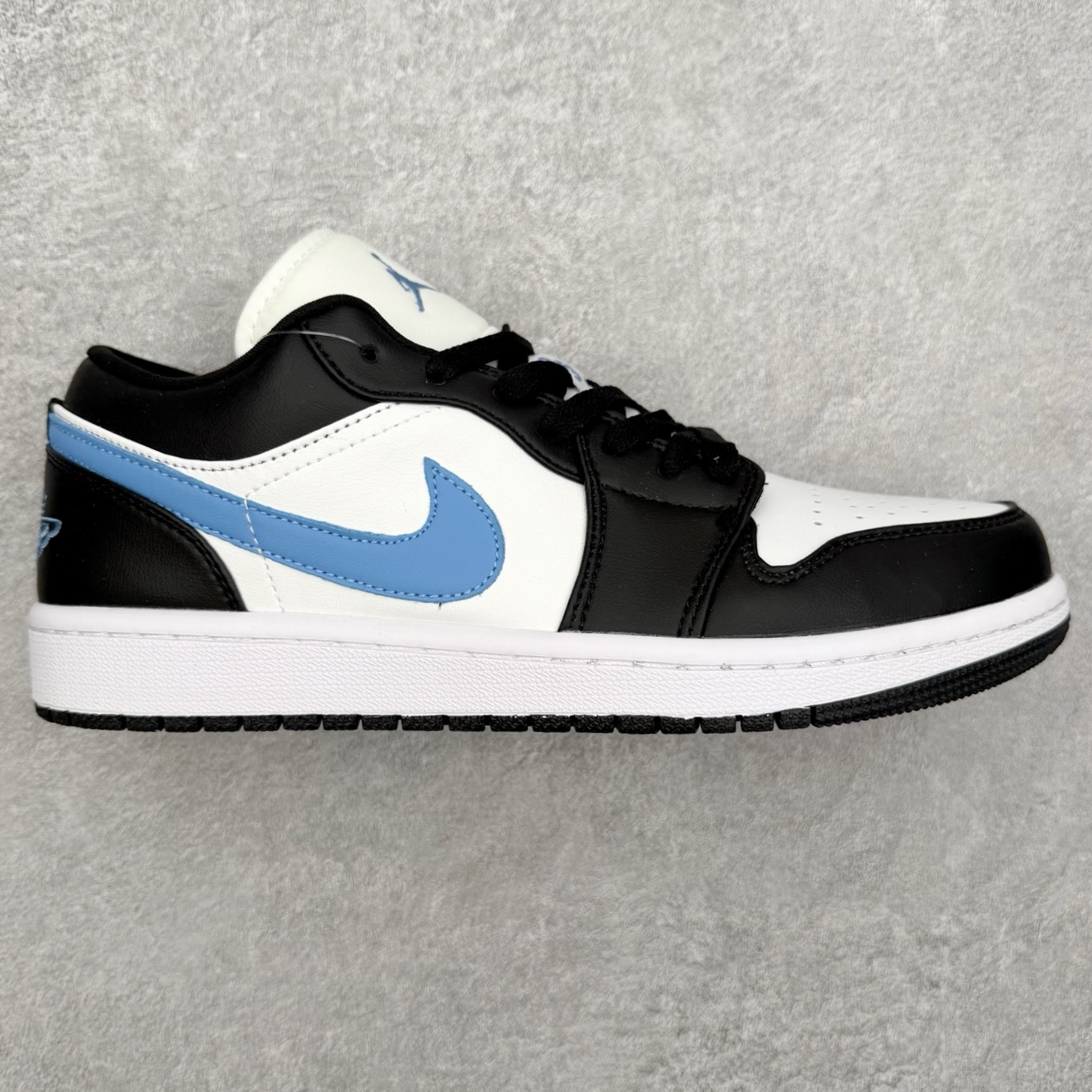 图片[4]-＃福利特价 Air Jordan AJ1 Low 低帮系列 百分百全新货品 零氧化发霉 给足利润空间操作 超乎所想的高性价比 原装楦头纸板开发 完美鞋型 超高清洁度 鞋型不臃肿别扭 原厂内置全掌气垫 A模大底 鞋舌AJ原厂专用牛津布 AJ专用反口珍珠布 原厂无杂质高弹内里海棉 特殊封边弹力鞋带 原鞋开模 拒绝公底 购置公司同步原材料 都有细节原汁原味 忠于原版 尺码：36 36.5 37.5 38 38.5 39 40 40.5 41 42 42.5 43 44 44.5 45 46-选品中心