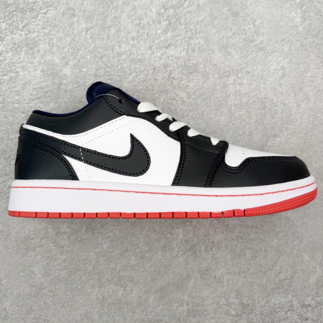 图片[9]-＃福利特价 Air Jordan AJ1 Low 低帮系列 百分百全新货品 零氧化发霉 给足利润空间操作 超乎所想的高性价比 原装楦头纸板开发 完美鞋型 超高清洁度 鞋型不臃肿别扭 原厂内置全掌气垫 A模大底 鞋舌AJ原厂专用牛津布 AJ专用反口珍珠布 原厂无杂质高弹内里海棉 特殊封边弹力鞋带 原鞋开模 拒绝公底 购置公司同步原材料 都有细节原汁原味 忠于原版 尺码：36 36.5 37.5 38 38.5 39 40 40.5 41 42 42.5 43 44 44.5 45 46-选品中心