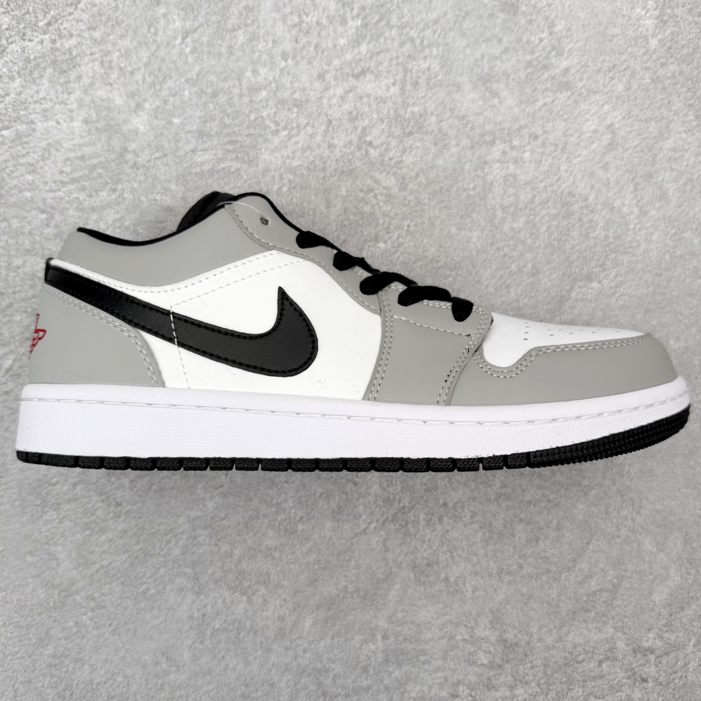 图片[6]-＃福利特价 Air Jordan AJ1 Low 低帮系列 百分百全新货品 零氧化发霉 给足利润空间操作 超乎所想的高性价比 原装楦头纸板开发 完美鞋型 超高清洁度 鞋型不臃肿别扭 原厂内置全掌气垫 A模大底 鞋舌AJ原厂专用牛津布 AJ专用反口珍珠布 原厂无杂质高弹内里海棉 特殊封边弹力鞋带 原鞋开模 拒绝公底 购置公司同步原材料 都有细节原汁原味 忠于原版 尺码：36 36.5 37.5 38 38.5 39 40 40.5 41 42 42.5 43 44 44.5 45 46-选品中心