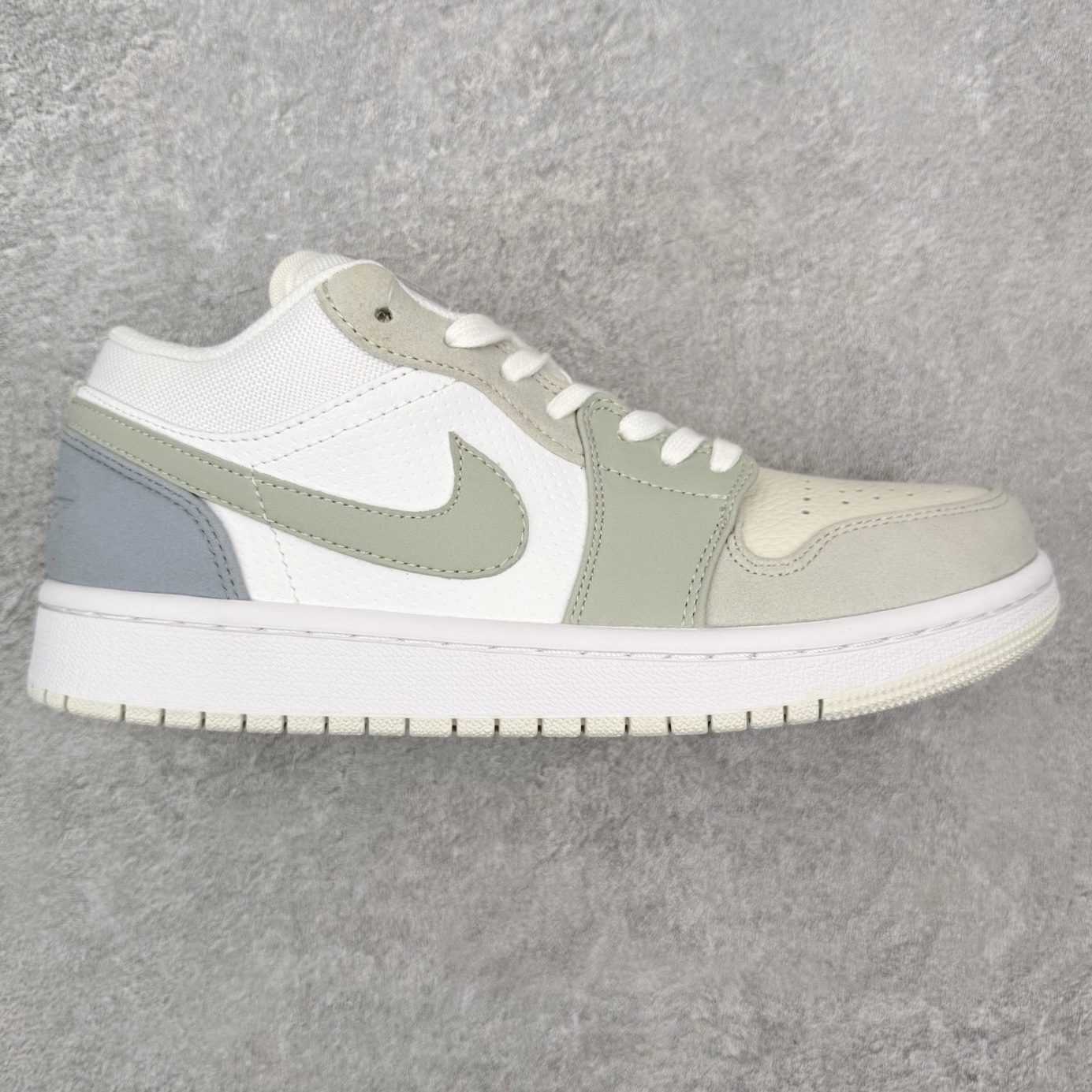 图片[8]-＃福利特价 Air Jordan AJ1 Low 低帮系列 百分百全新货品 零氧化发霉 给足利润空间操作 超乎所想的高性价比 原装楦头纸板开发 完美鞋型 超高清洁度 鞋型不臃肿别扭 原厂内置全掌气垫 A模大底 鞋舌AJ原厂专用牛津布 AJ专用反口珍珠布 原厂无杂质高弹内里海棉 特殊封边弹力鞋带 原鞋开模 拒绝公底 购置公司同步原材料 都有细节原汁原味 忠于原版 尺码：36 36.5 37.5 38 38.5 39 40 40.5 41 42 42.5 43 44 44.5 45 46-选品中心