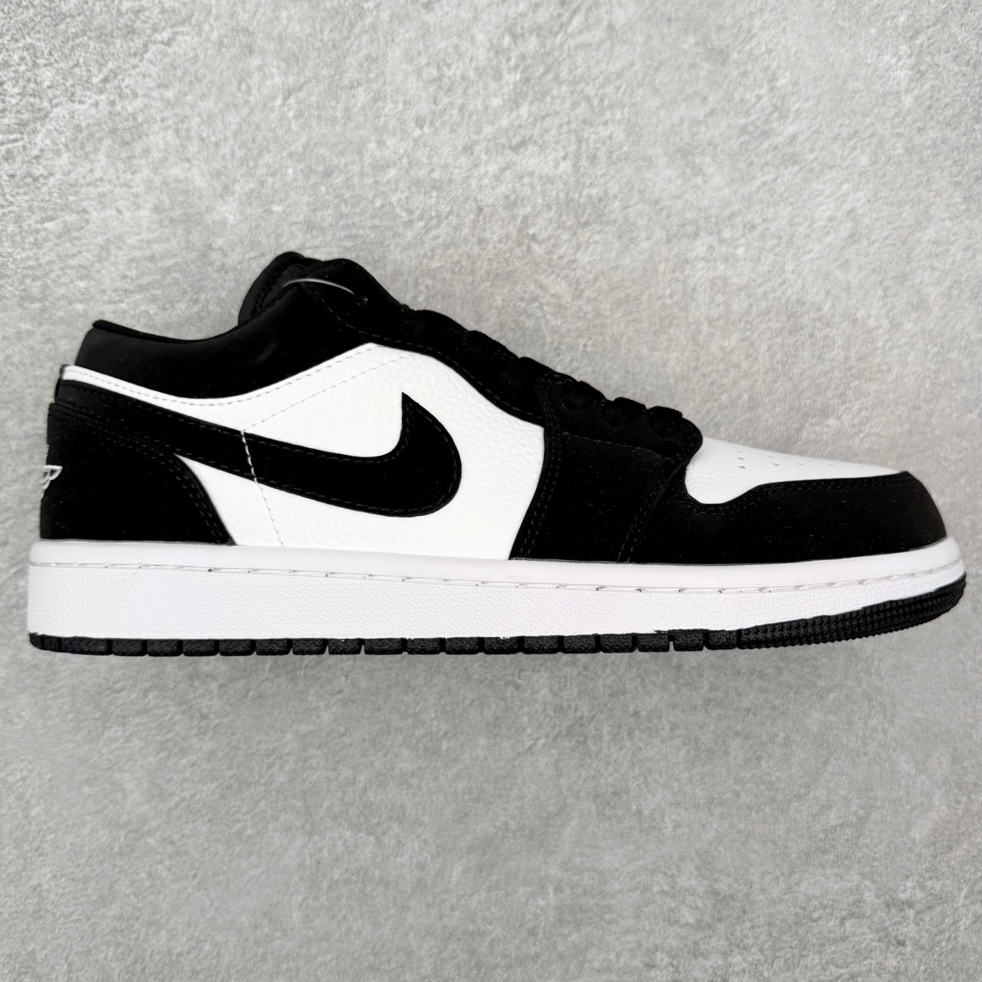 ＃福利特价 Air Jordan AJ1 Low 低帮系列 百分百全新货品 零氧化发霉 给足利润空间操作 超乎所想的高性价比 原装楦头纸板开发 完美鞋型 超高清洁度 鞋型不臃肿别扭 原厂内置全掌气垫 A模大底 鞋舌AJ原厂专用牛津布 AJ专用反口珍珠布 原厂无杂质高弹内里海棉 特殊封边弹力鞋带 原鞋开模 拒绝公底 购置公司同步原材料 都有细节原汁原味 忠于原版 尺码：36 36.5 37.5 38 38.5 39 40 40.5 41 42 42.5 43 44 44.5 45 46-选品中心