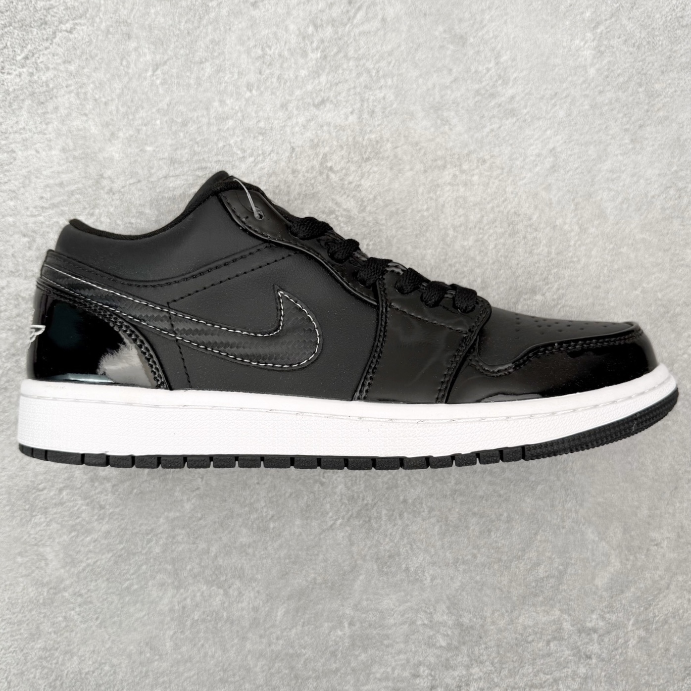 图片[3]-＃福利特价 Air Jordan AJ1 Low 低帮系列 百分百全新货品 零氧化发霉 给足利润空间操作 超乎所想的高性价比 原装楦头纸板开发 完美鞋型 超高清洁度 鞋型不臃肿别扭 原厂内置全掌气垫 A模大底 鞋舌AJ原厂专用牛津布 AJ专用反口珍珠布 原厂无杂质高弹内里海棉 特殊封边弹力鞋带 原鞋开模 拒绝公底 购置公司同步原材料 都有细节原汁原味 忠于原版 尺码：36 36.5 37.5 38 38.5 39 40 40.5 41 42 42.5 43 44 44.5 45 46-选品中心