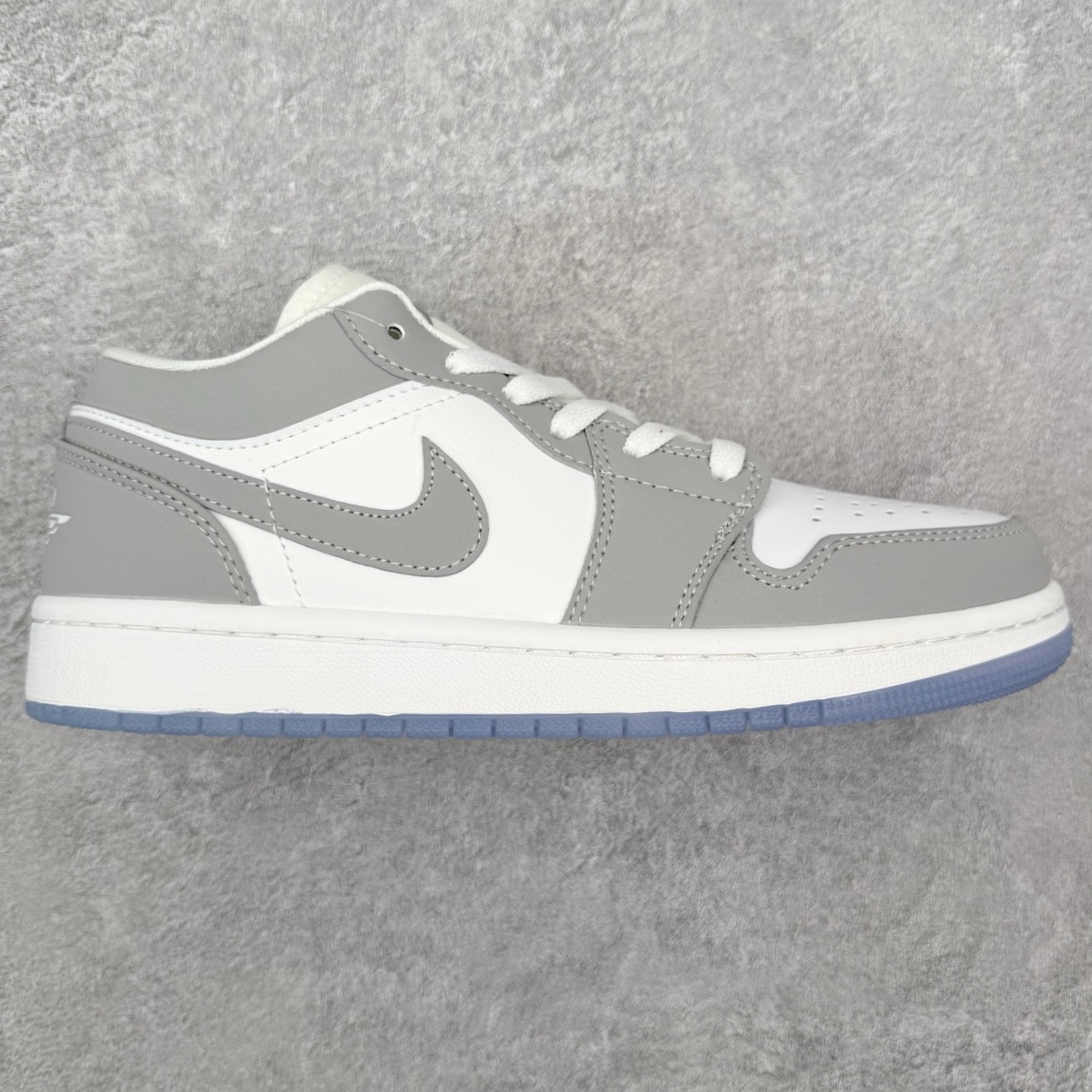 图片[3]-＃福利特价 Air Jordan AJ1 Low 低帮系列 百分百全新货品 零氧化发霉 给足利润空间操作 超乎所想的高性价比 原装楦头纸板开发 完美鞋型 超高清洁度 鞋型不臃肿别扭 原厂内置全掌气垫 A模大底 鞋舌AJ原厂专用牛津布 AJ专用反口珍珠布 原厂无杂质高弹内里海棉 特殊封边弹力鞋带 原鞋开模 拒绝公底 购置公司同步原材料 都有细节原汁原味 忠于原版 尺码：36 36.5 37.5 38 38.5 39 40 40.5 41 42 42.5 43 44 44.5 45 46-选品中心