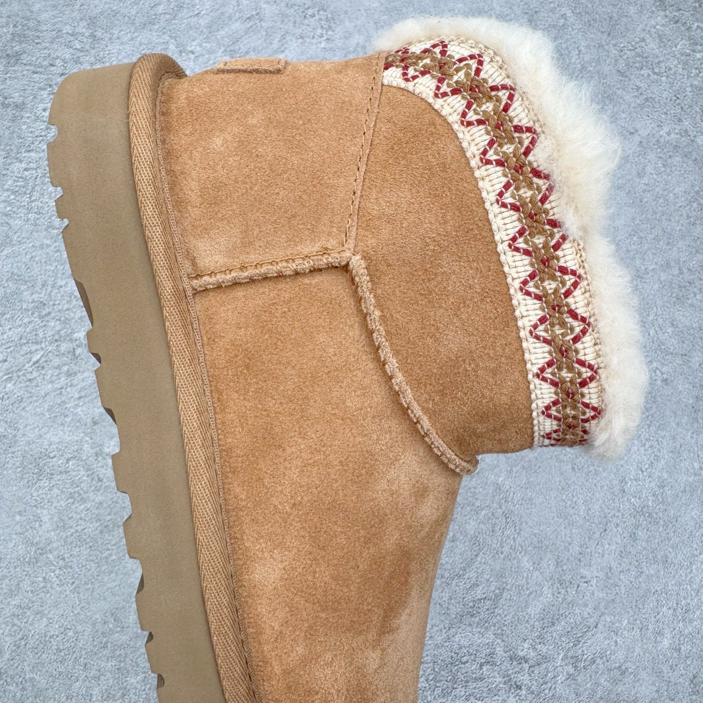 图片[6]-＃SP原厂 UGG 4496 秋冬羊皮毛一体雪地靴 全鞋采用ZP同厂 隆丰A级澳洲进口羊皮毛一体 品牌代工厂生产线 完全遵循ZP工艺流程 代工厂原厂版师 秉承无原鞋不开发选择 注重每一处细节 市面最正版型 TREADLITE\\\”轻翼\\\”科技外底 轻便/耐用/柔韧/桩型【售后郑重承诺】一个月内若出现重大脱胶/断底等质量问题 直接为您换新！尺码：35 36 37 38 39 40-选品中心