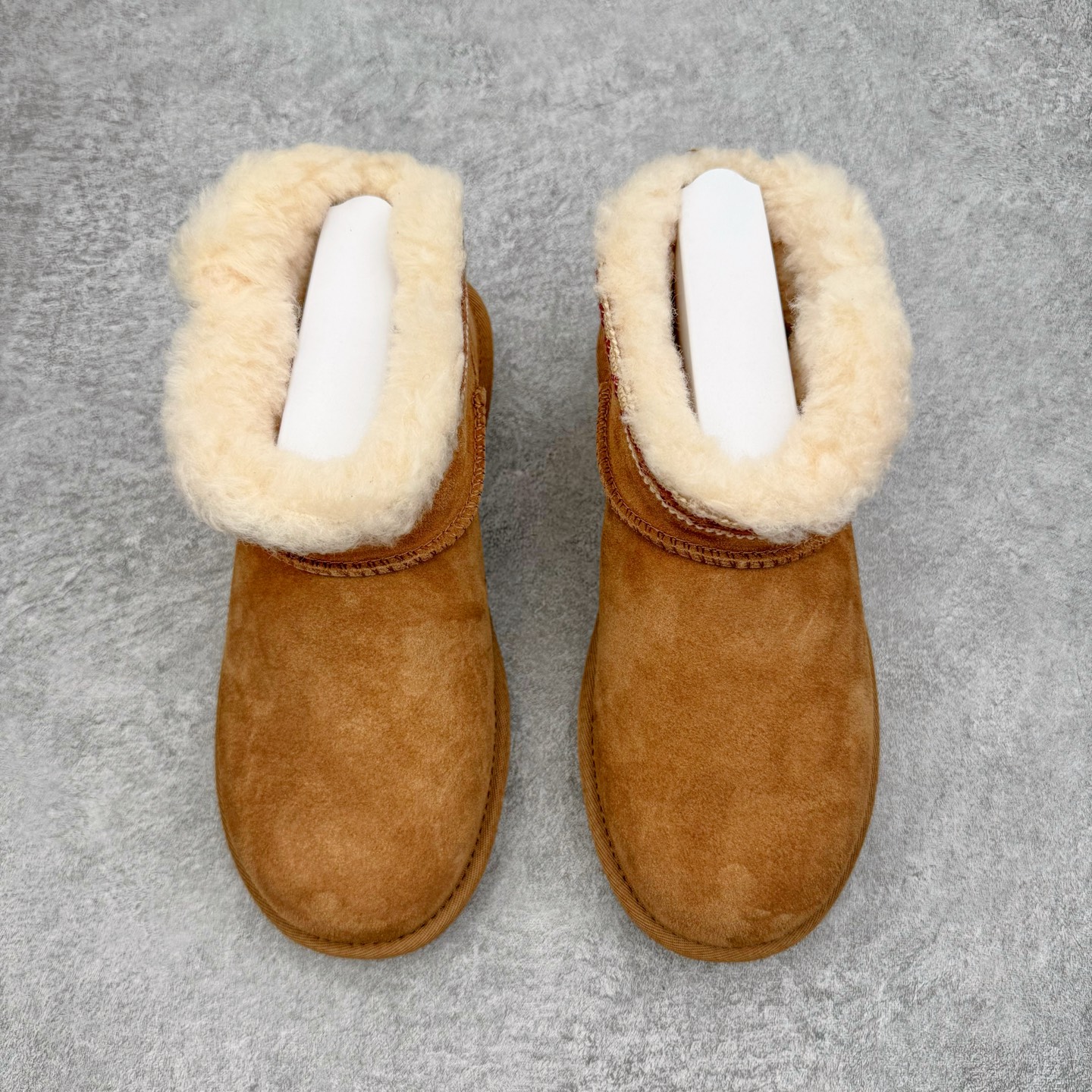 图片[2]-＃SP原厂 UGG 4496 秋冬羊皮毛一体雪地靴 全鞋采用ZP同厂 隆丰A级澳洲进口羊皮毛一体 品牌代工厂生产线 完全遵循ZP工艺流程 代工厂原厂版师 秉承无原鞋不开发选择 注重每一处细节 市面最正版型 TREADLITE\\\”轻翼\\\”科技外底 轻便/耐用/柔韧/桩型【售后郑重承诺】一个月内若出现重大脱胶/断底等质量问题 直接为您换新！尺码：35 36 37 38 39 40-选品中心