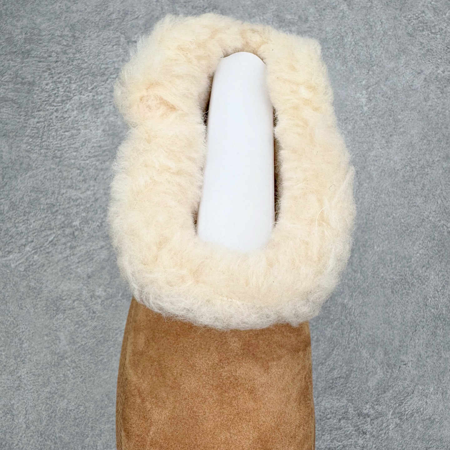 图片[5]-＃SP原厂 UGG 4496 秋冬羊皮毛一体雪地靴 全鞋采用ZP同厂 隆丰A级澳洲进口羊皮毛一体 品牌代工厂生产线 完全遵循ZP工艺流程 代工厂原厂版师 秉承无原鞋不开发选择 注重每一处细节 市面最正版型 TREADLITE\\\”轻翼\\\”科技外底 轻便/耐用/柔韧/桩型【售后郑重承诺】一个月内若出现重大脱胶/断底等质量问题 直接为您换新！尺码：35 36 37 38 39 40-选品中心