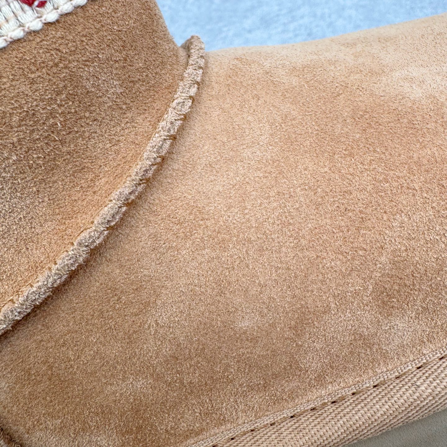 图片[11]-＃SP原厂 UGG 4496 秋冬羊皮毛一体雪地靴 全鞋采用ZP同厂 隆丰A级澳洲进口羊皮毛一体 品牌代工厂生产线 完全遵循ZP工艺流程 代工厂原厂版师 秉承无原鞋不开发选择 注重每一处细节 市面最正版型 TREADLITE\\\”轻翼\\\”科技外底 轻便/耐用/柔韧/桩型【售后郑重承诺】一个月内若出现重大脱胶/断底等质量问题 直接为您换新！尺码：35 36 37 38 39 40-选品中心