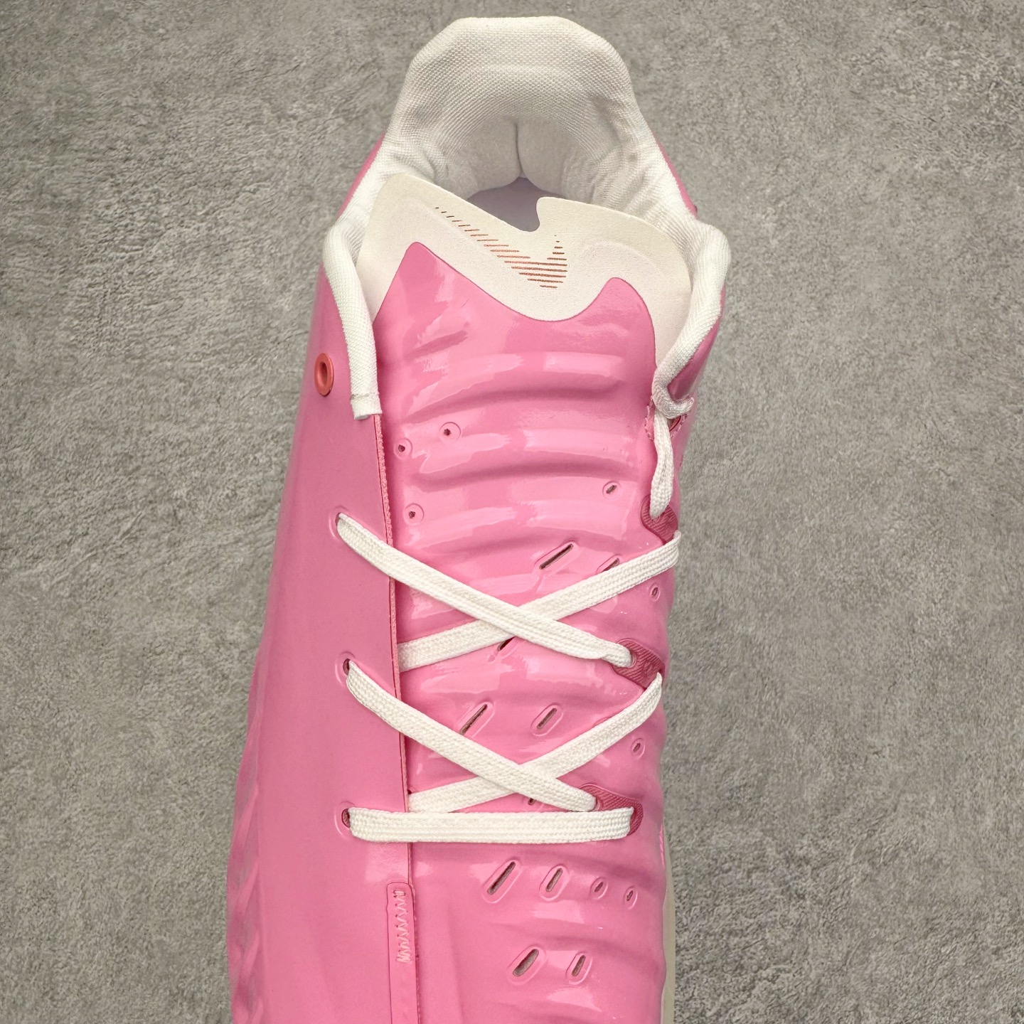 图片[5]-＃K版 NK Air Zoom G.T.4.0 EP 新款实战低帮篮球鞋 一个月返厂/换新售后服务 支持各种实战 全套原纸板楦头开发 独家原档数据私模唯一正确8层组合大底 全新GT 4.0全掌搭载了 ZoomX 泡棉 使得整双鞋在缓震表现上可谓相当优秀 拥有着顶级科技配置的同时 颜值设计也非常可观 整体鞋型仍然保留了前低后高的设计 G.T. Cut 传统的突进极速突破的感觉 鞋头麂皮材质和 NK Flywire 飞线工艺 相对来说包裹感更好了 必备的TPU 支撑片 两侧 Swoosh 的透气孔设计 起到散热透气的作用 鞋舌采用类似跑鞋的半开叉式设计 搭配鞋带既可以提升包裹感 又降低了运动中鞋舌乱跑的可能性 鞋子内里填充相当厚实 避免掉跟 尺码：36 36.5 37.5 38 38.5 39 40 40.5 41 42 42.5 43 44 44.5 45 45.5 46-选品中心