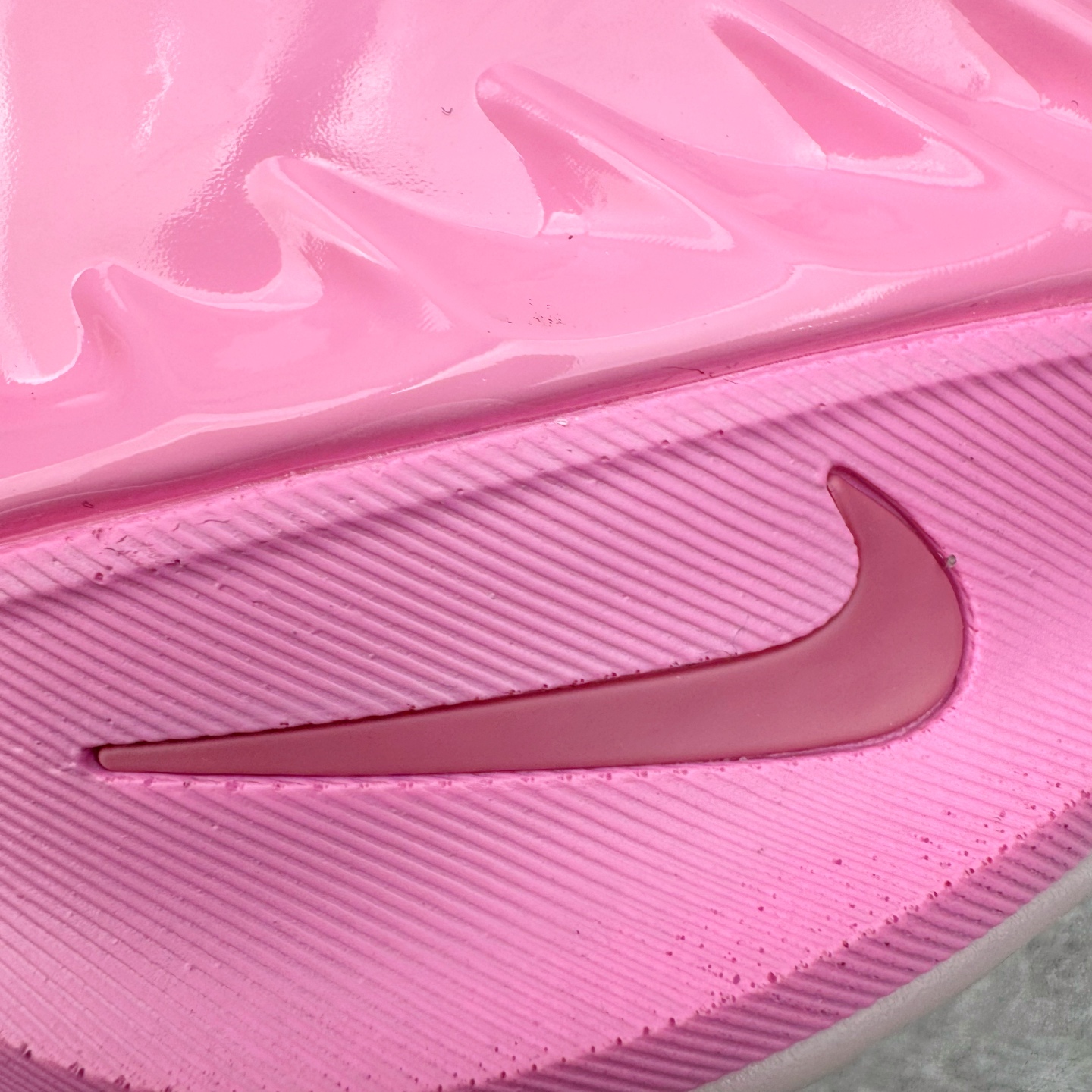 图片[20]-＃K版 NK Air Zoom G.T.4.0 EP 新款实战低帮篮球鞋 一个月返厂/换新售后服务 支持各种实战 全套原纸板楦头开发 独家原档数据私模唯一正确8层组合大底 全新GT 4.0全掌搭载了 ZoomX 泡棉 使得整双鞋在缓震表现上可谓相当优秀 拥有着顶级科技配置的同时 颜值设计也非常可观 整体鞋型仍然保留了前低后高的设计 G.T. Cut 传统的突进极速突破的感觉 鞋头麂皮材质和 NK Flywire 飞线工艺 相对来说包裹感更好了 必备的TPU 支撑片 两侧 Swoosh 的透气孔设计 起到散热透气的作用 鞋舌采用类似跑鞋的半开叉式设计 搭配鞋带既可以提升包裹感 又降低了运动中鞋舌乱跑的可能性 鞋子内里填充相当厚实 避免掉跟 尺码：36 36.5 37.5 38 38.5 39 40 40.5 41 42 42.5 43 44 44.5 45 45.5 46-选品中心