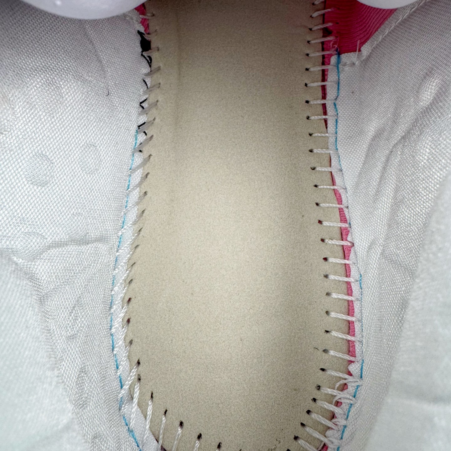 图片[10]-＃K版 NK Air Zoom G.T.4.0 EP 新款实战低帮篮球鞋 一个月返厂/换新售后服务 支持各种实战 全套原纸板楦头开发 独家原档数据私模唯一正确8层组合大底 全新GT 4.0全掌搭载了 ZoomX 泡棉 使得整双鞋在缓震表现上可谓相当优秀 拥有着顶级科技配置的同时 颜值设计也非常可观 整体鞋型仍然保留了前低后高的设计 G.T. Cut 传统的突进极速突破的感觉 鞋头麂皮材质和 NK Flywire 飞线工艺 相对来说包裹感更好了 必备的TPU 支撑片 两侧 Swoosh 的透气孔设计 起到散热透气的作用 鞋舌采用类似跑鞋的半开叉式设计 搭配鞋带既可以提升包裹感 又降低了运动中鞋舌乱跑的可能性 鞋子内里填充相当厚实 避免掉跟 尺码：36 36.5 37.5 38 38.5 39 40 40.5 41 42 42.5 43 44 44.5 45 45.5 46-选品中心