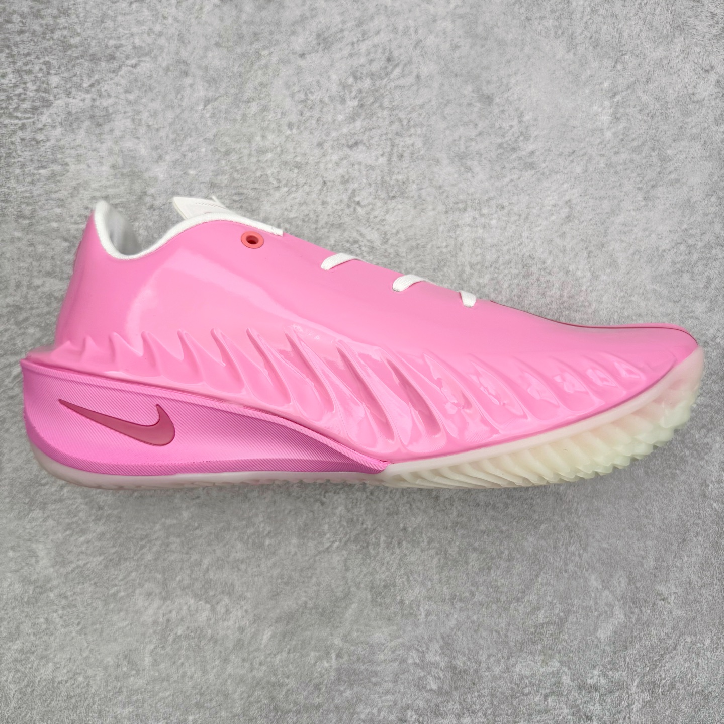 ＃K版 NK Air Zoom G.T.4.0 EP 新款实战低帮篮球鞋 一个月返厂/换新售后服务 支持各种实战 全套原纸板楦头开发 独家原档数据私模唯一正确8层组合大底 全新GT 4.0全掌搭载了 ZoomX 泡棉 使得整双鞋在缓震表现上可谓相当优秀 拥有着顶级科技配置的同时 颜值设计也非常可观 整体鞋型仍然保留了前低后高的设计 G.T. Cut 传统的突进极速突破的感觉 鞋头麂皮材质和 NK Flywire 飞线工艺 相对来说包裹感更好了 必备的TPU 支撑片 两侧 Swoosh 的透气孔设计 起到散热透气的作用 鞋舌采用类似跑鞋的半开叉式设计 搭配鞋带既可以提升包裹感 又降低了运动中鞋舌乱跑的可能性 鞋子内里填充相当厚实 避免掉跟 尺码：36 36.5 37.5 38 38.5 39 40 40.5 41 42 42.5 43 44 44.5 45 45.5 46-选品中心